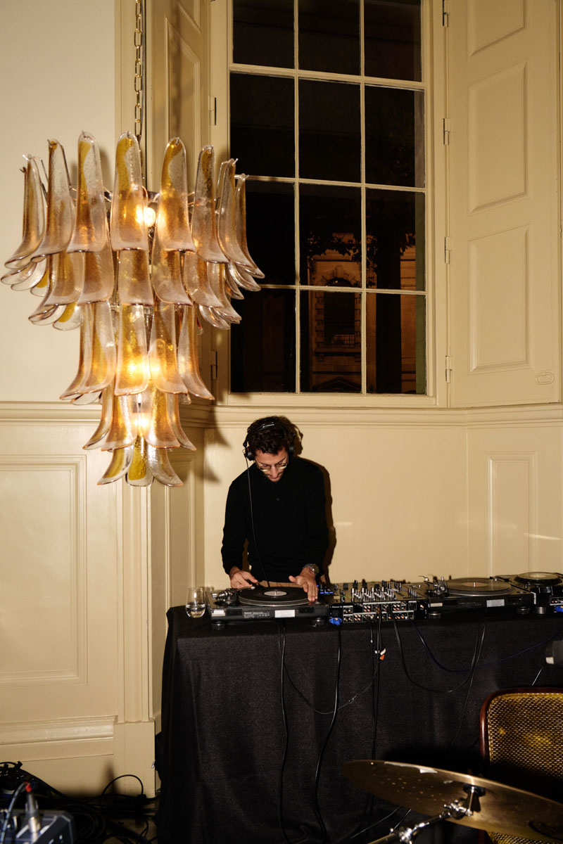 DH24 SALES S London Travelpro 18