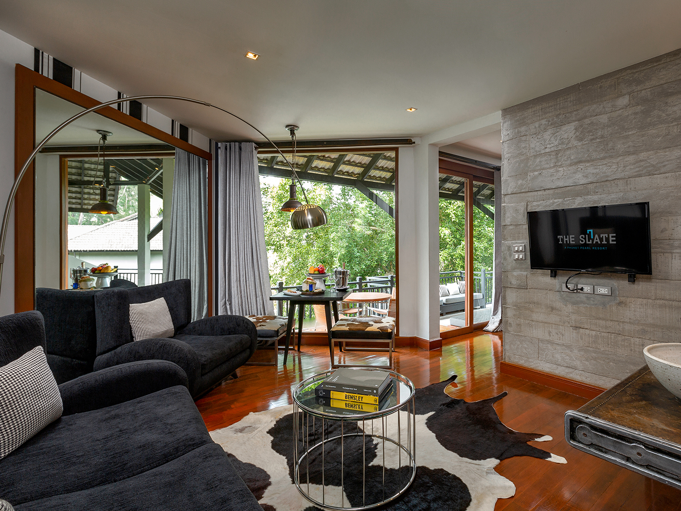 The Slate One Bedroom Pearl Shell Suite V5 R 02