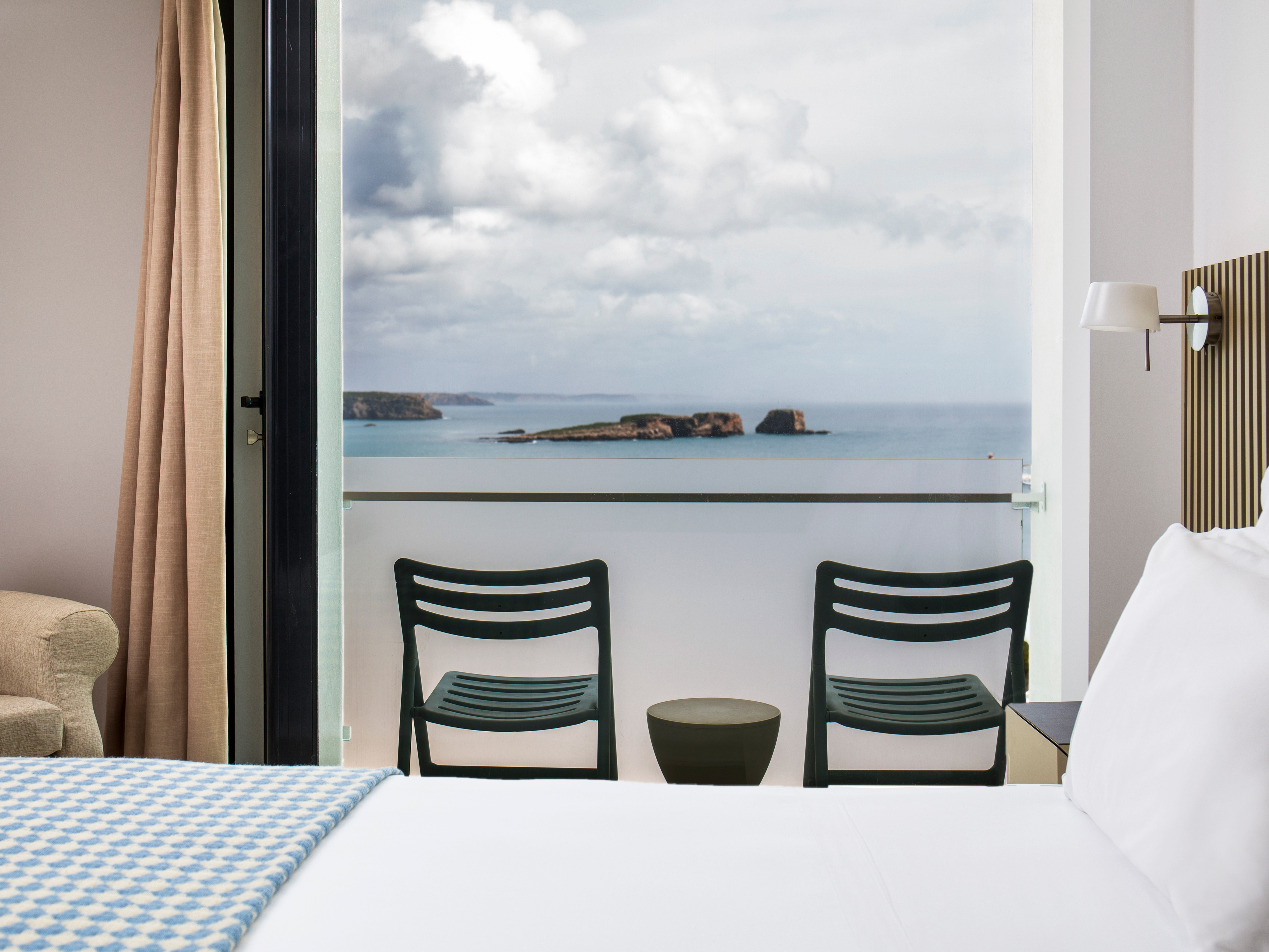 Double Frontal Sea View, Memmo Baleeira