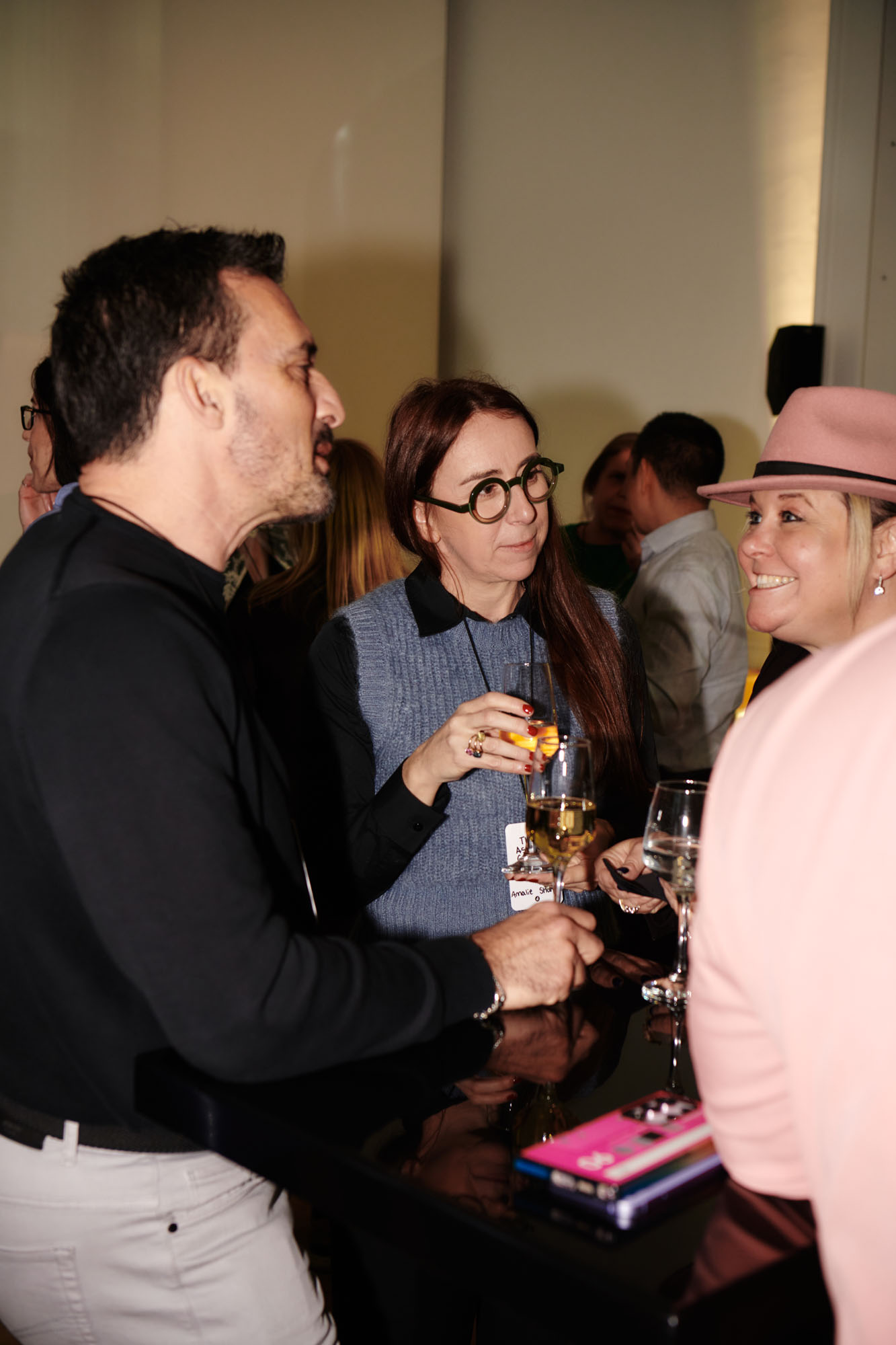 DH SALES24 S London Travelpro 06