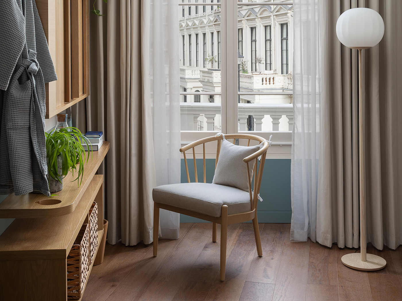 Inhabit Queens Gardens Roomy R 03