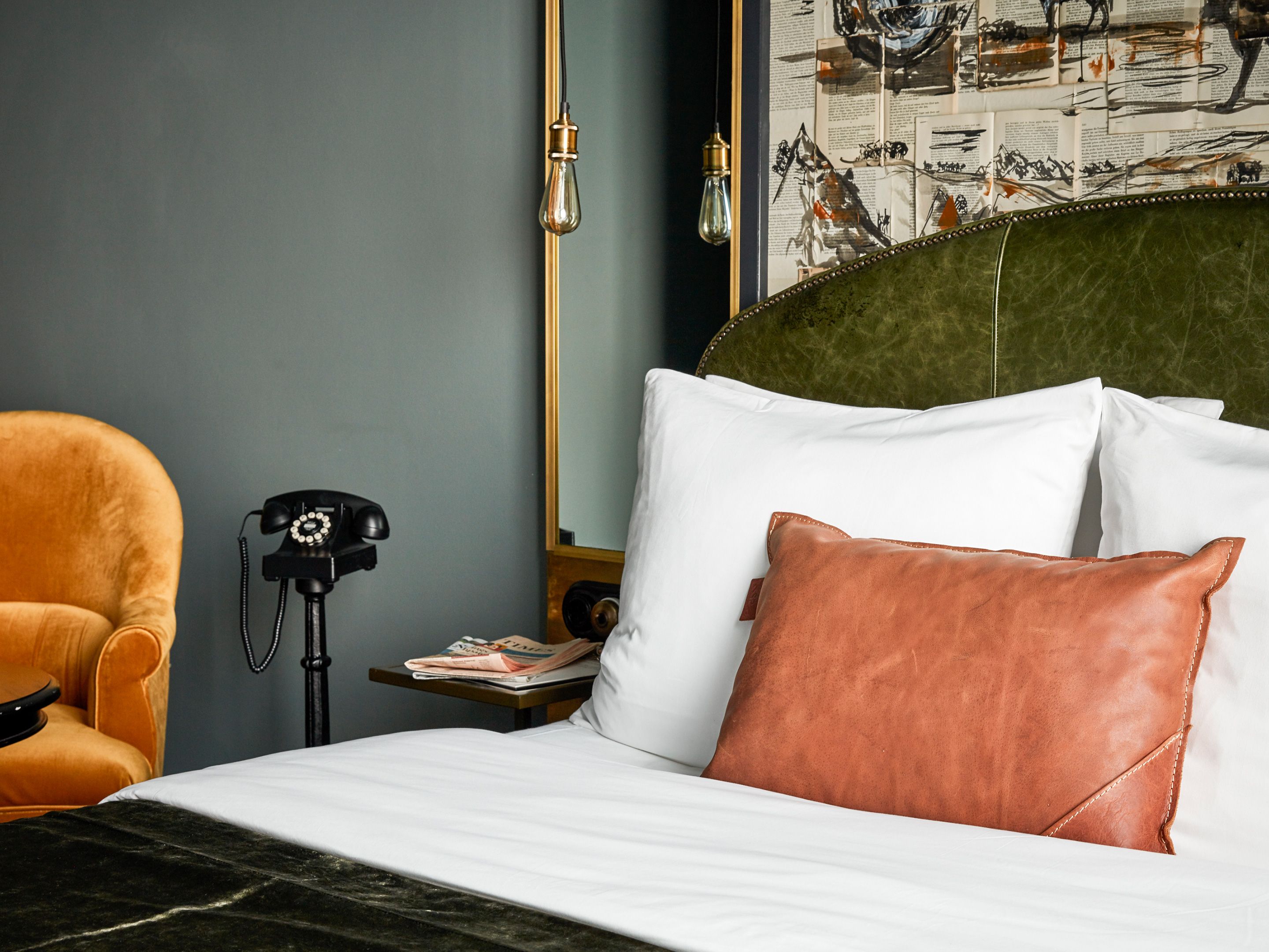 Sir Deluxe, Sir Savigny