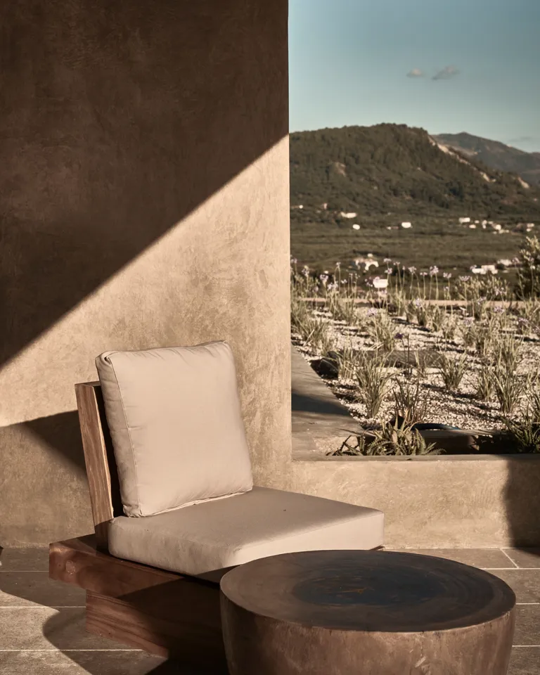 004 Olea Suite Hotel Chair