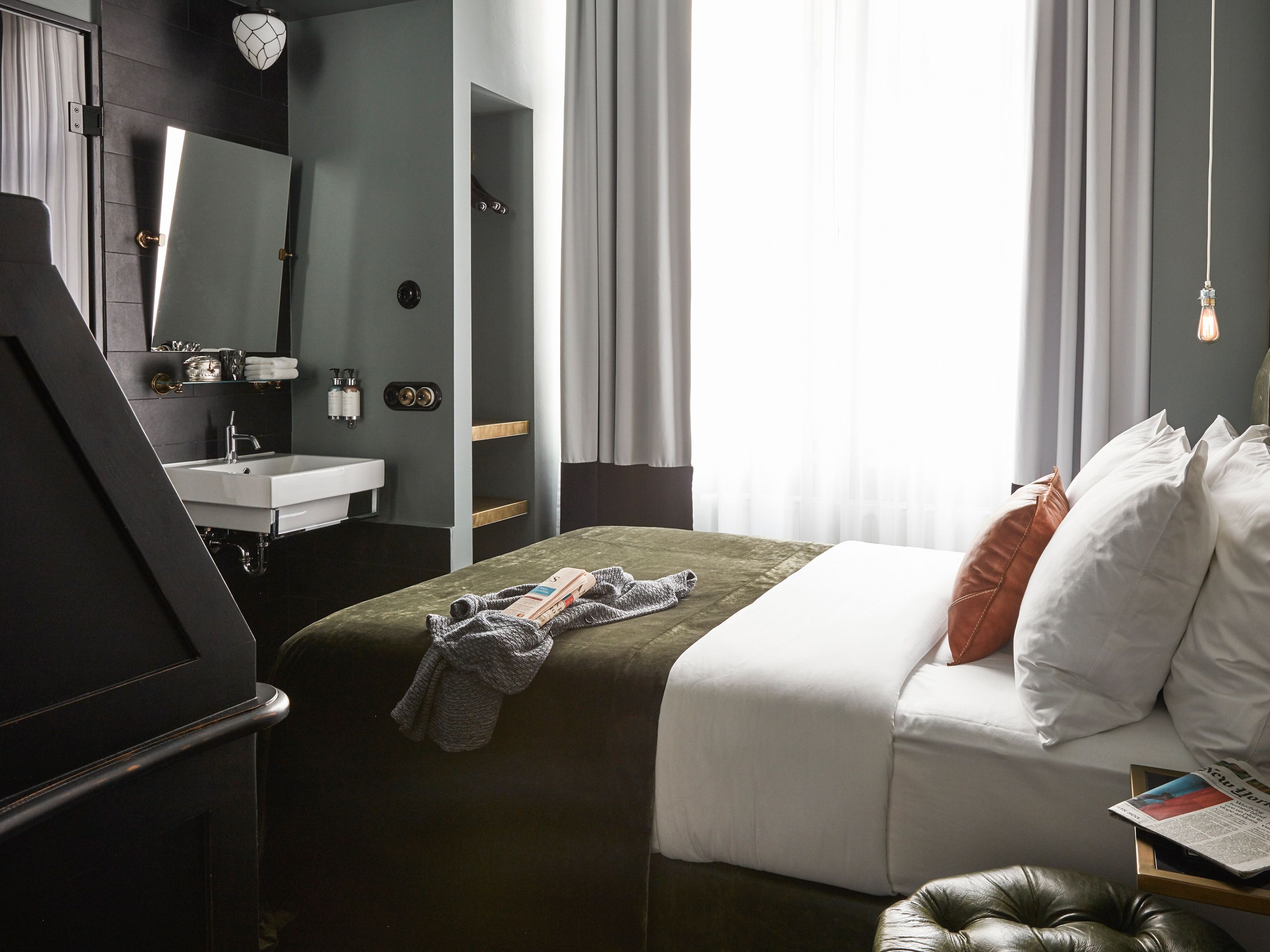 Sir Petit, Sir Savigny