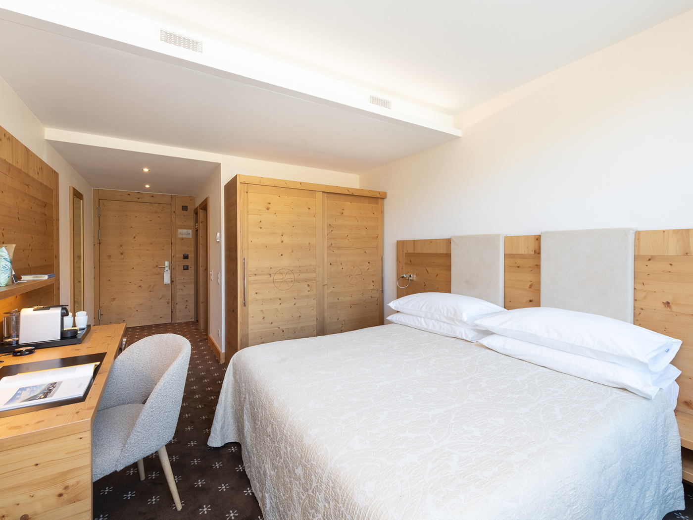 Nira Alpina Corvatsch Room Summer V2 R 03