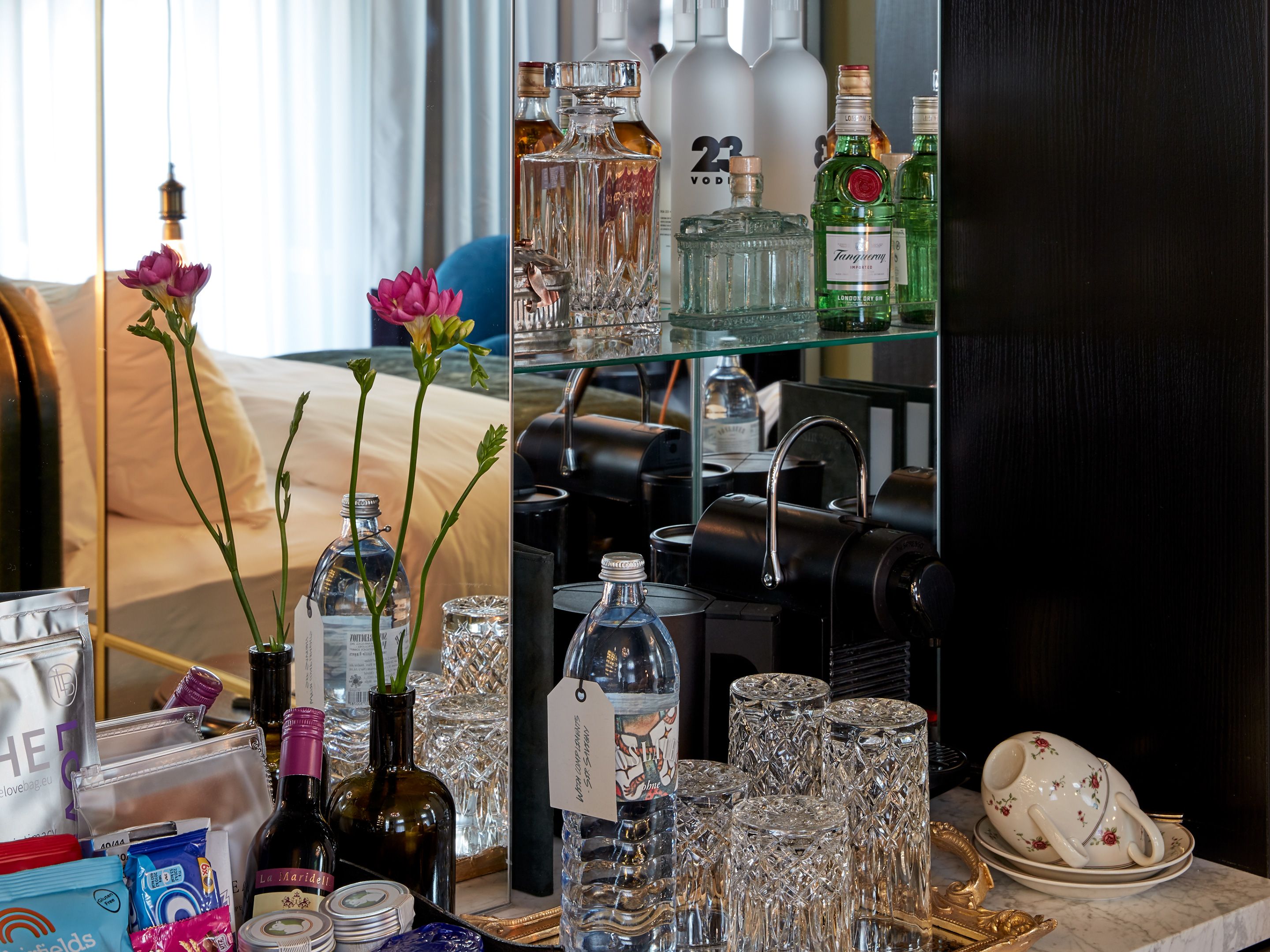 Sir Savigny Suite, Sir Savigny