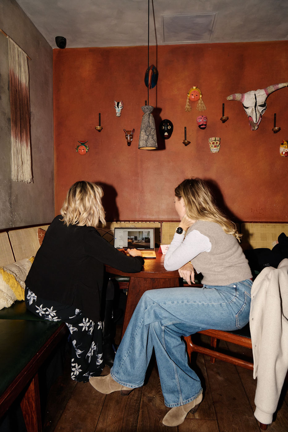 DH24 AEW London Travelpro 10