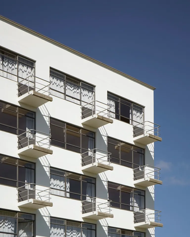 007 BP Architecture Of Health Modernism (1)