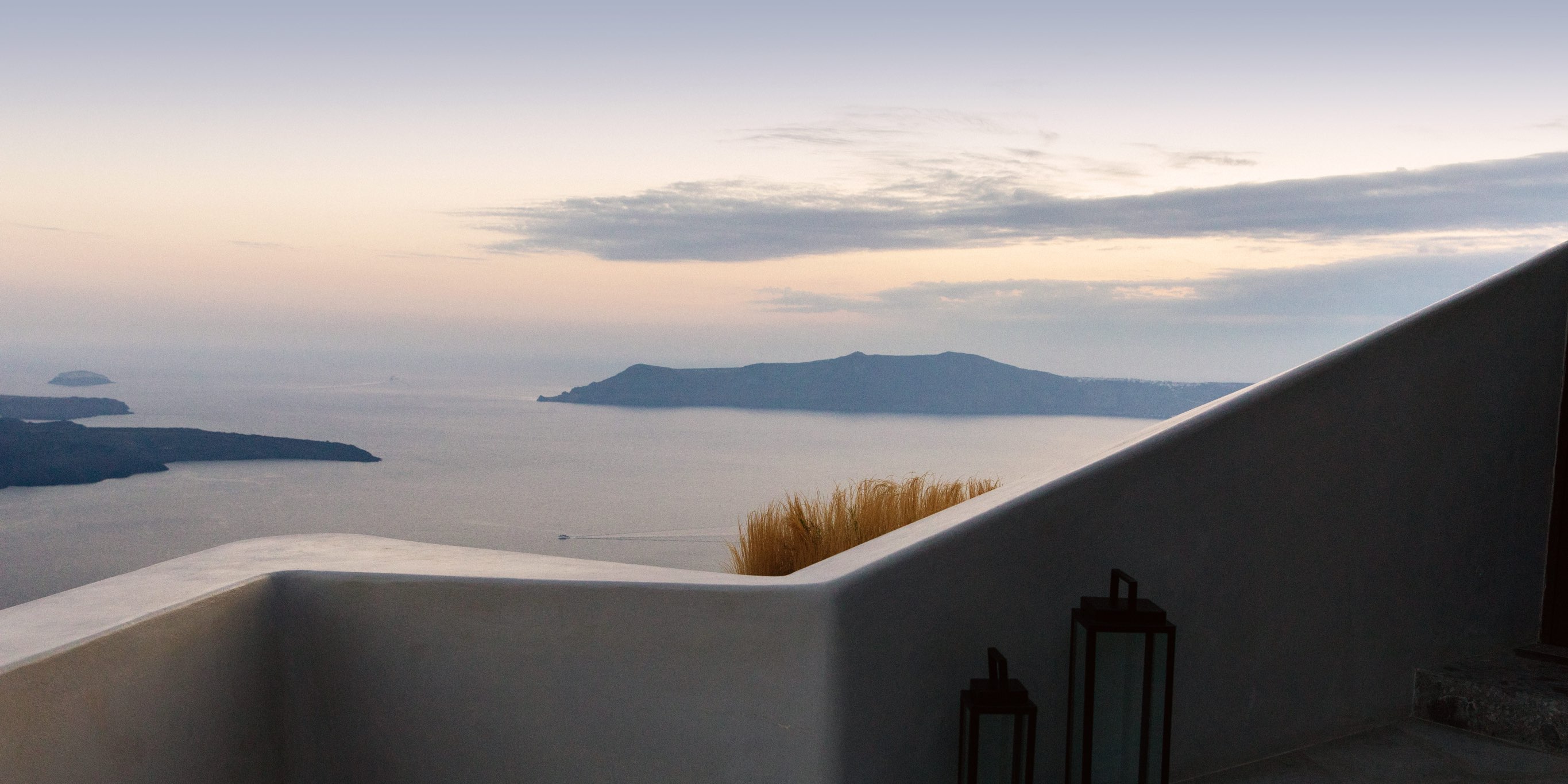 Mag Book2020 Vora Santorini Header X2