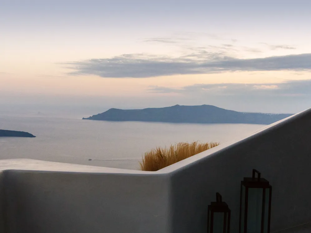 Mag Book2020 Vora Santorini Header X2