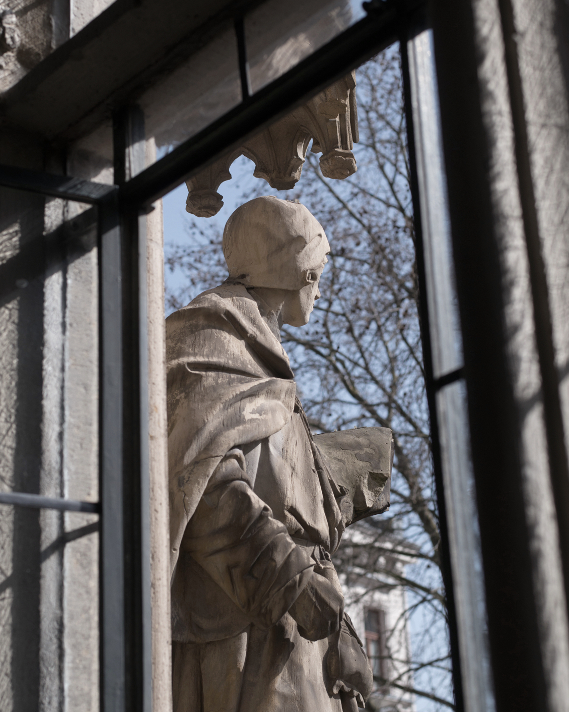 006 The Qvest Exterior View Sculpture