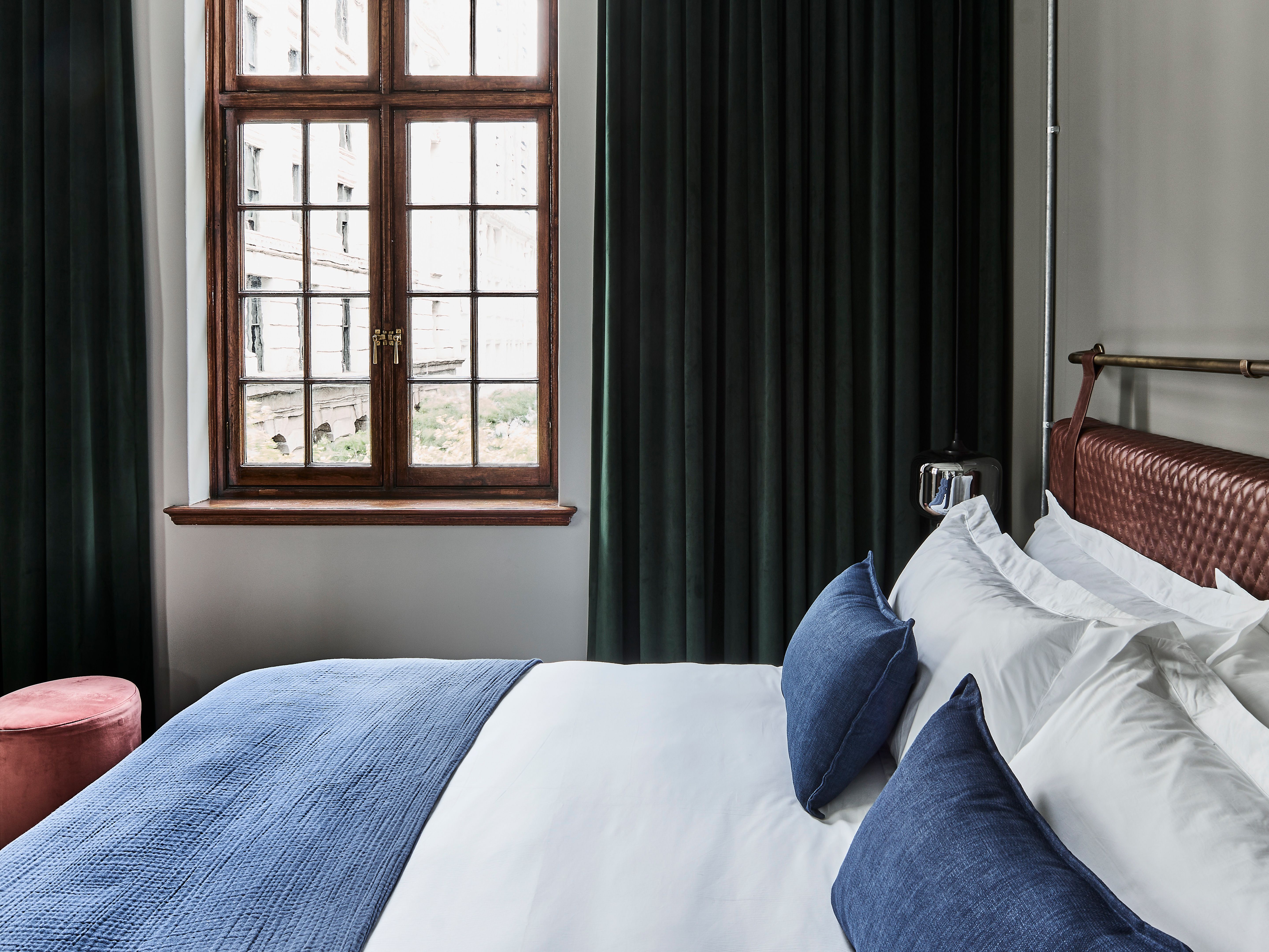 Two Bedroom Suite, Gorgeous George