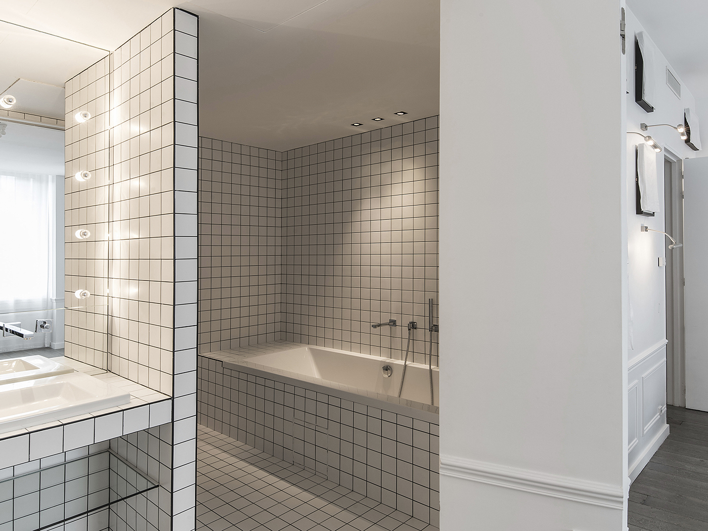 La Maison Champs Elysees White Cover Suite R 04