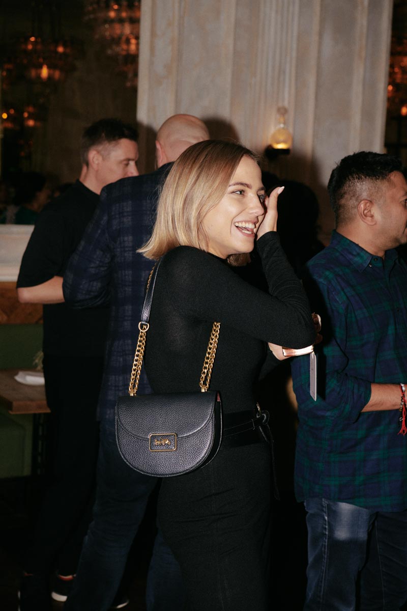 DH SALES23 S London Travel Pro 15