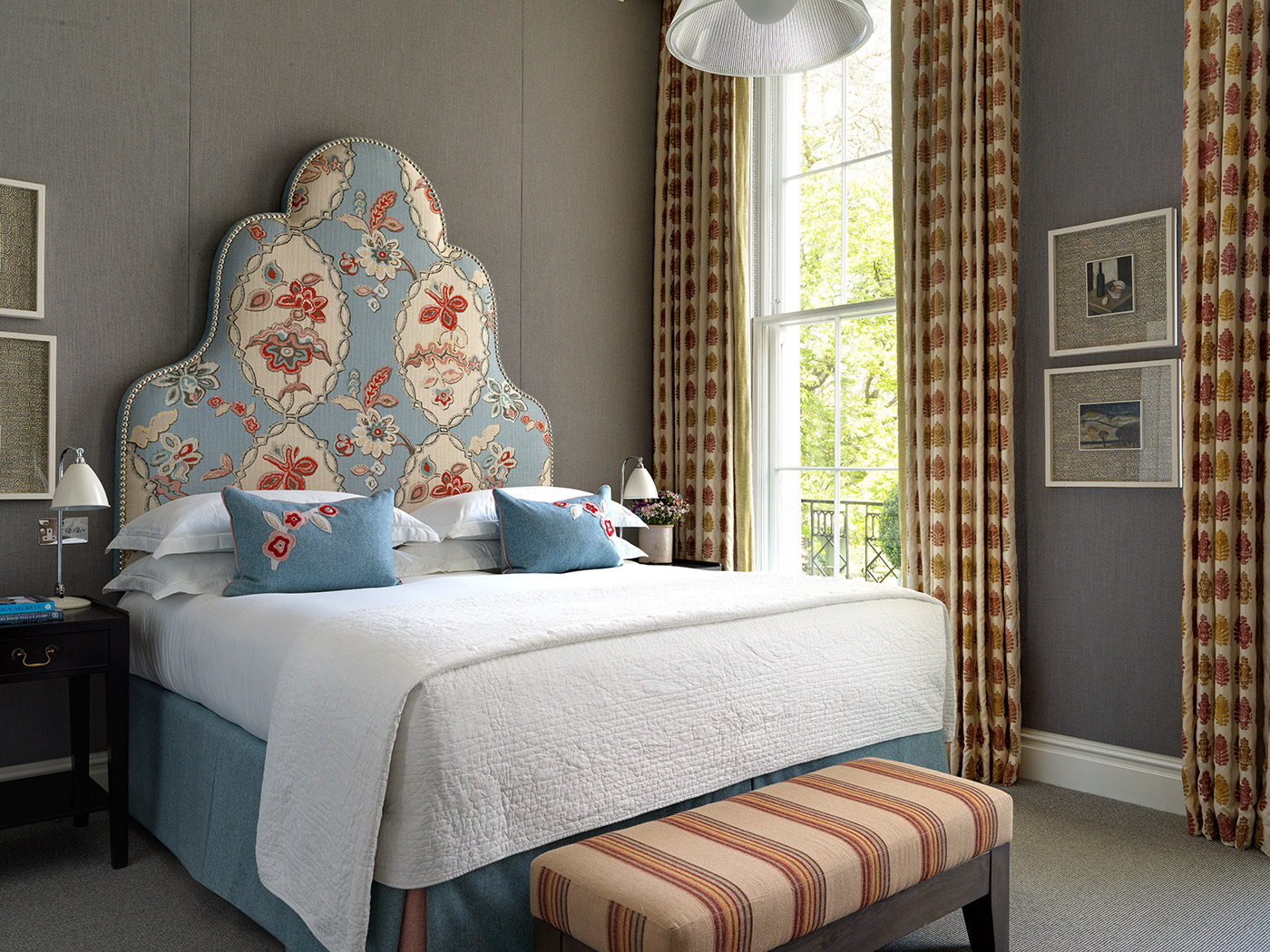 Dorset Square Hotel Deluxe King Room R 03 (1)