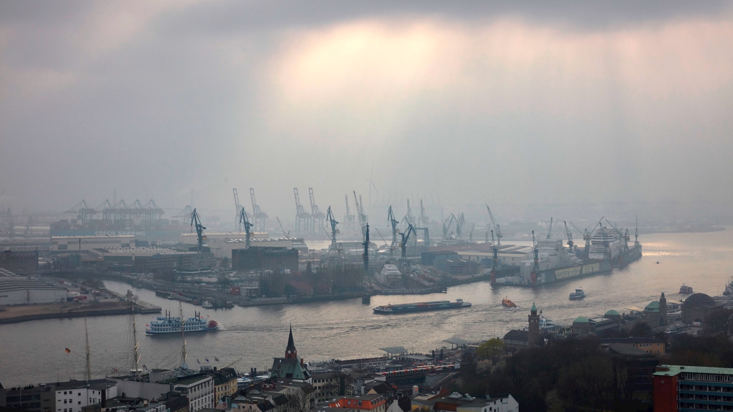 009 Tortue Hamburg Harbour View