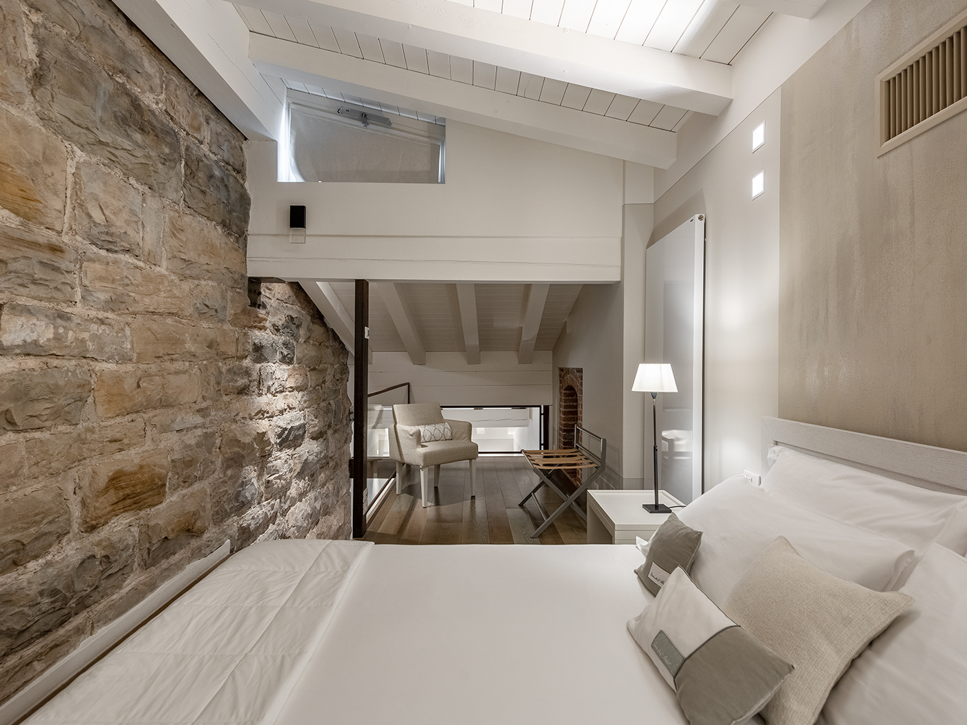 Gombit Hotel Two Level Junior Suite R 01