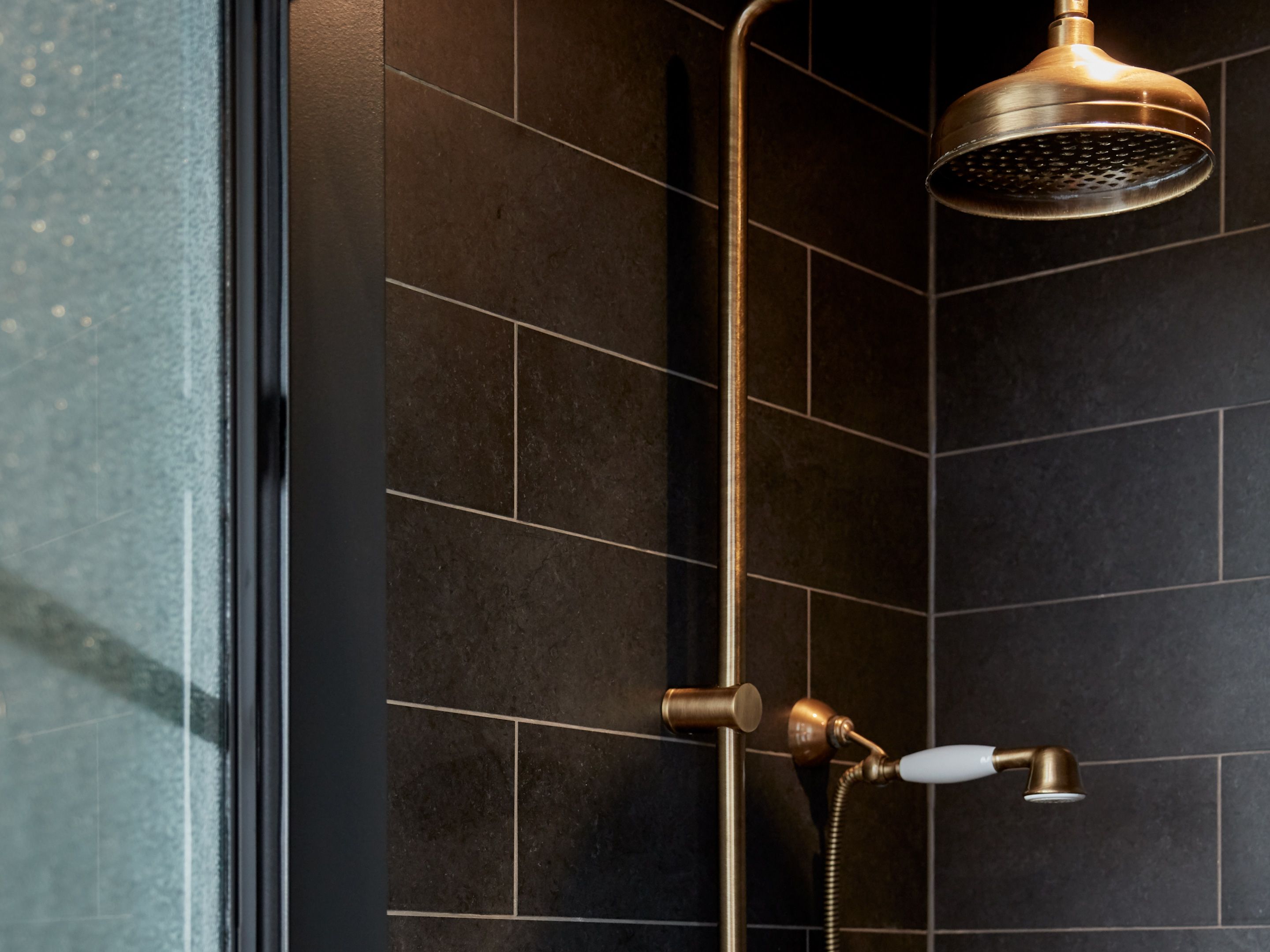 Sir Deluxe,  Sir Savigny