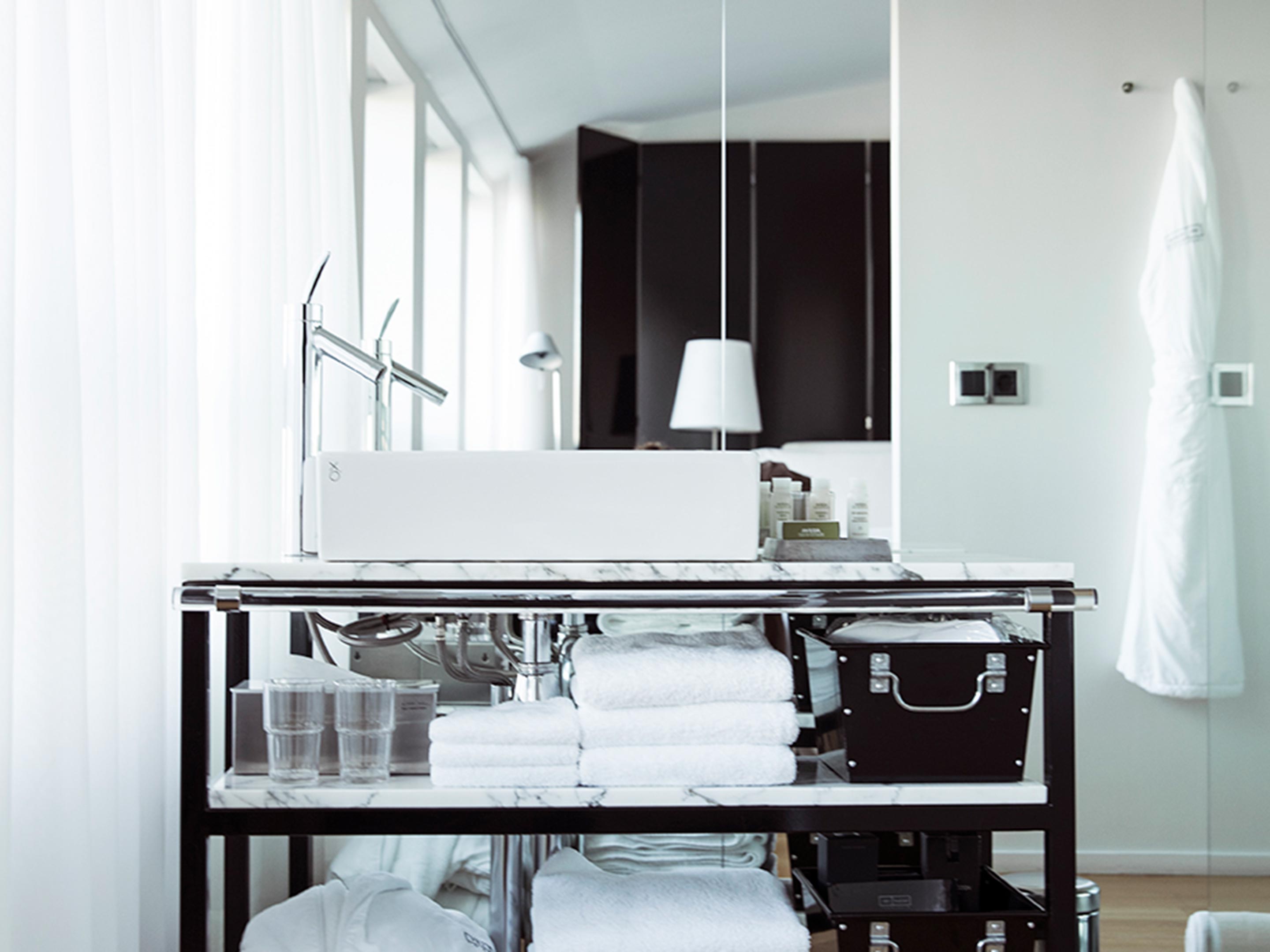 Deluxe King Room, 101 Hotel