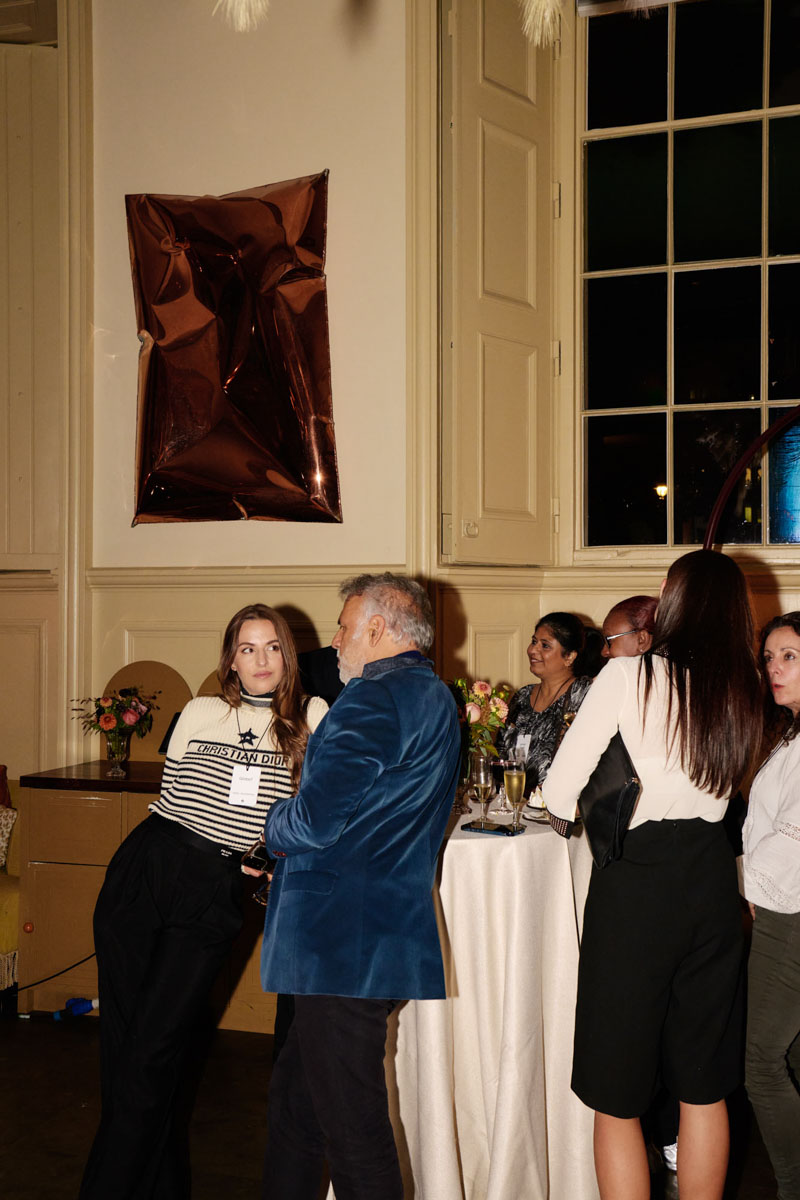 DH24 SALES S London Travelpro 17