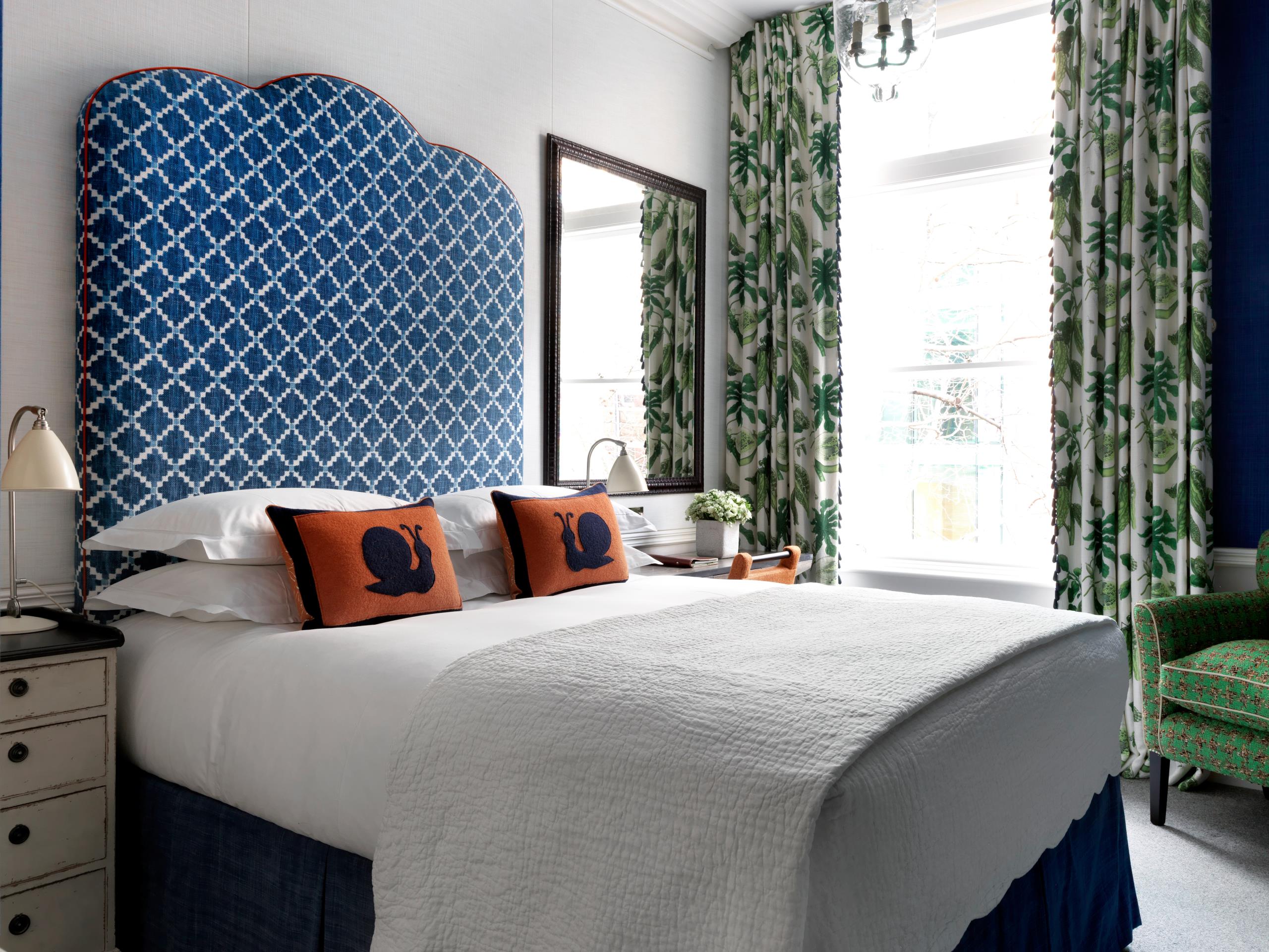 Covent Garden Hotel Queen Room V2 R R