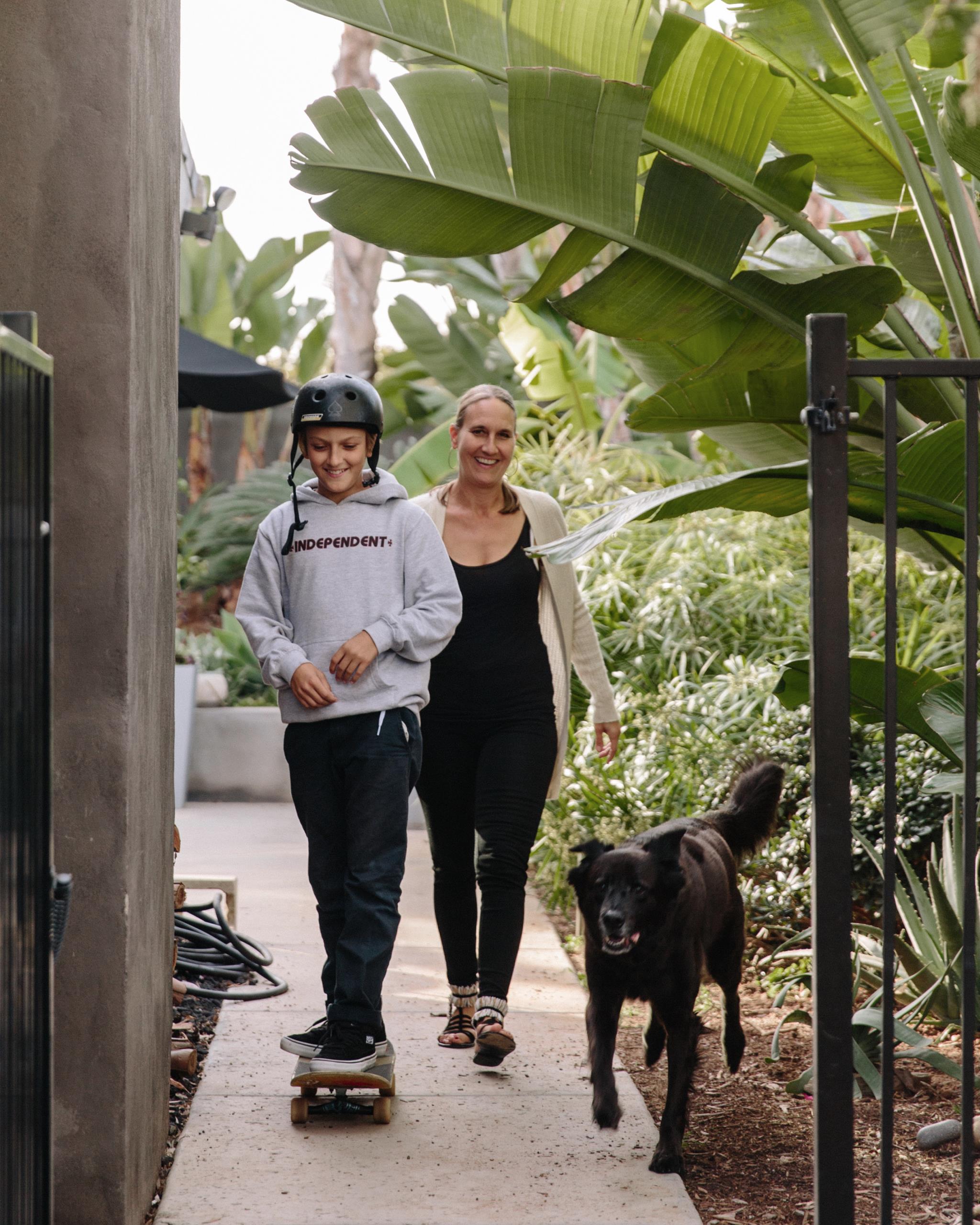 010 Twelve Senses Anke Bodak Family Son Dog