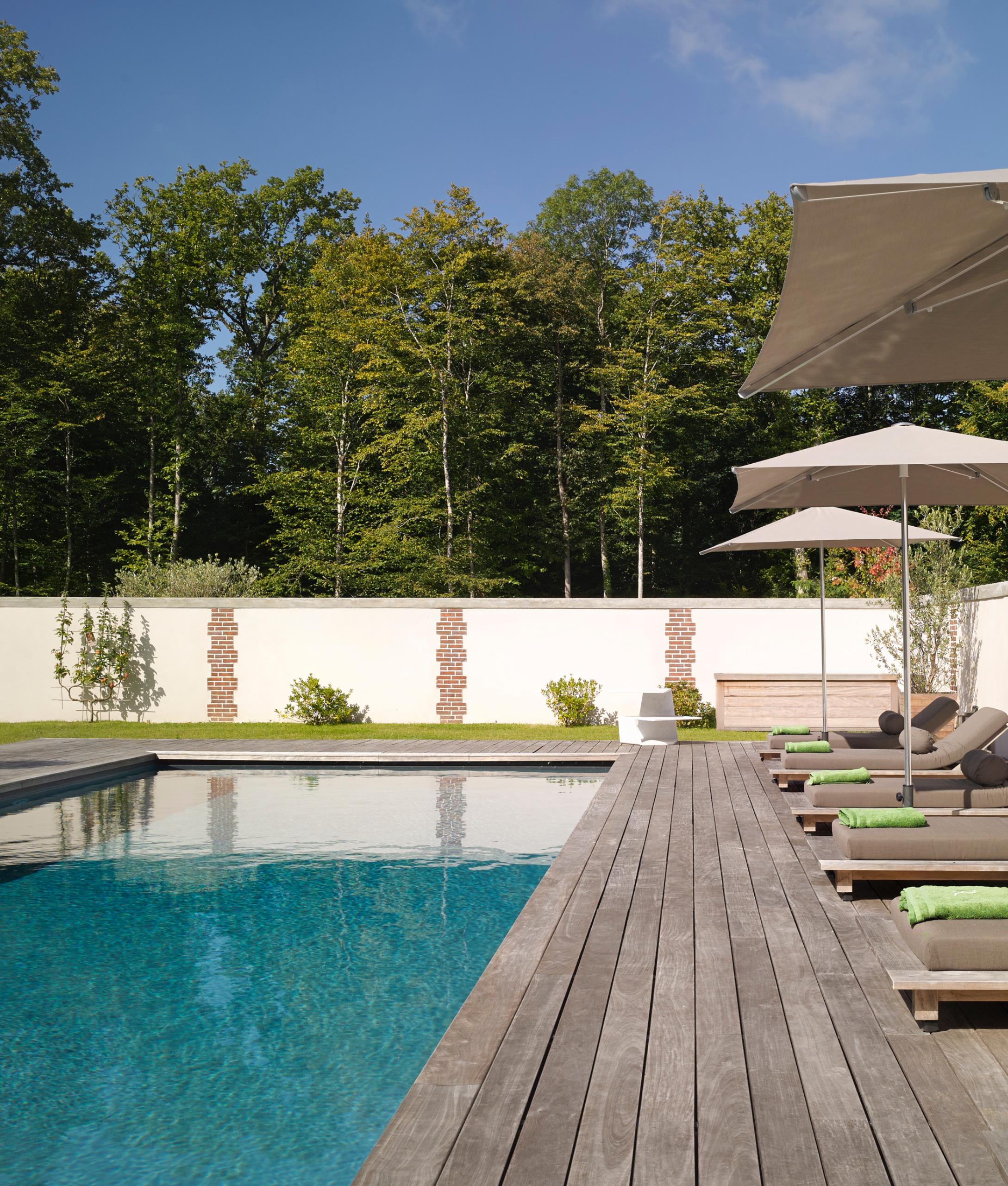 Chateau De La Resle Theme Box 1