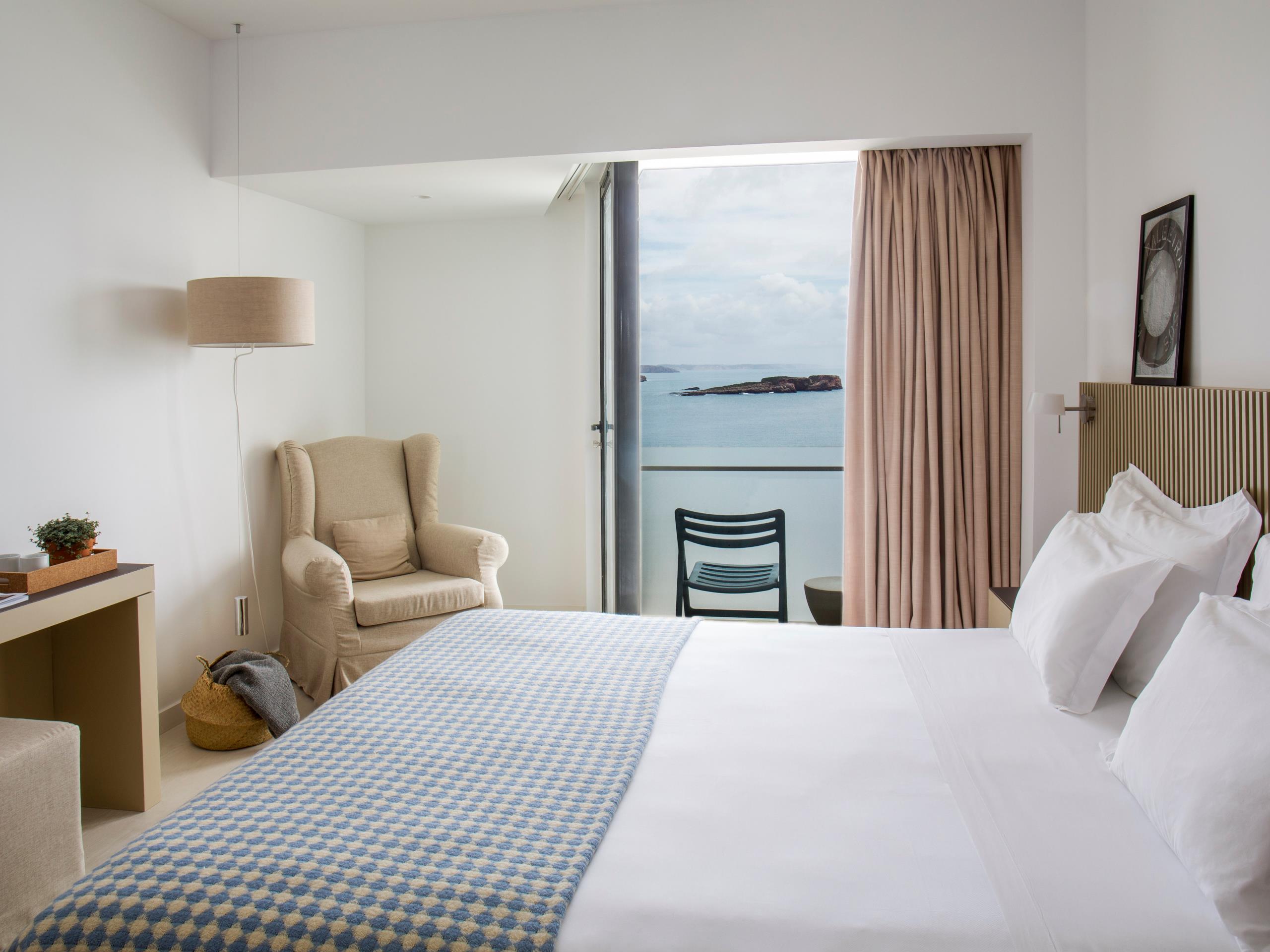 Double Frontal Sea View, Memmo Baleeira