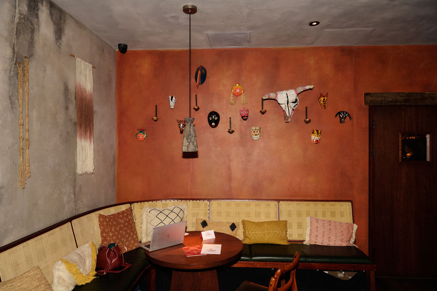 DH24 AEW London Travelpro 04