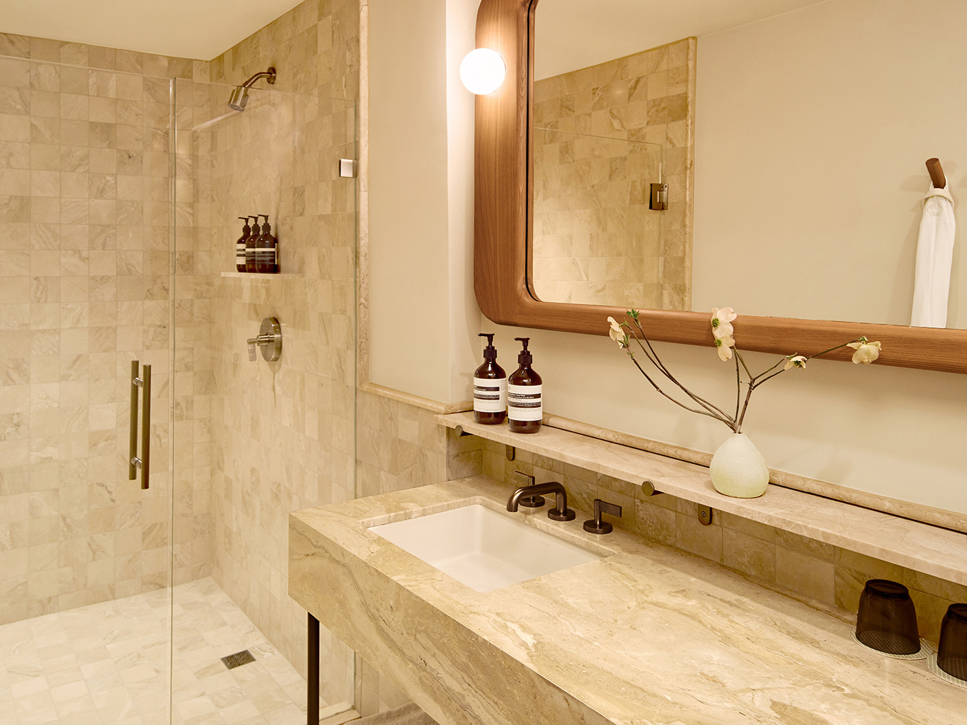 Shelborne By Proper Oceanfront King Balcony Room R V2 04