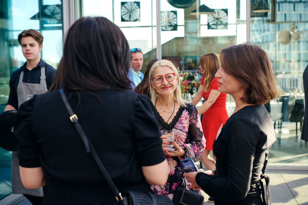 DH24 SALES CE Munich Travelpro08