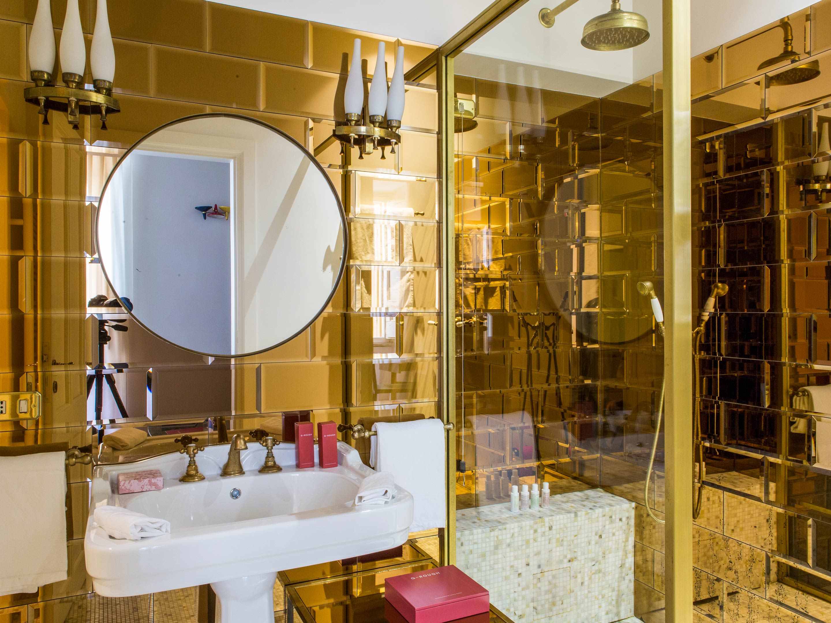 Junior Suite, G-Rough