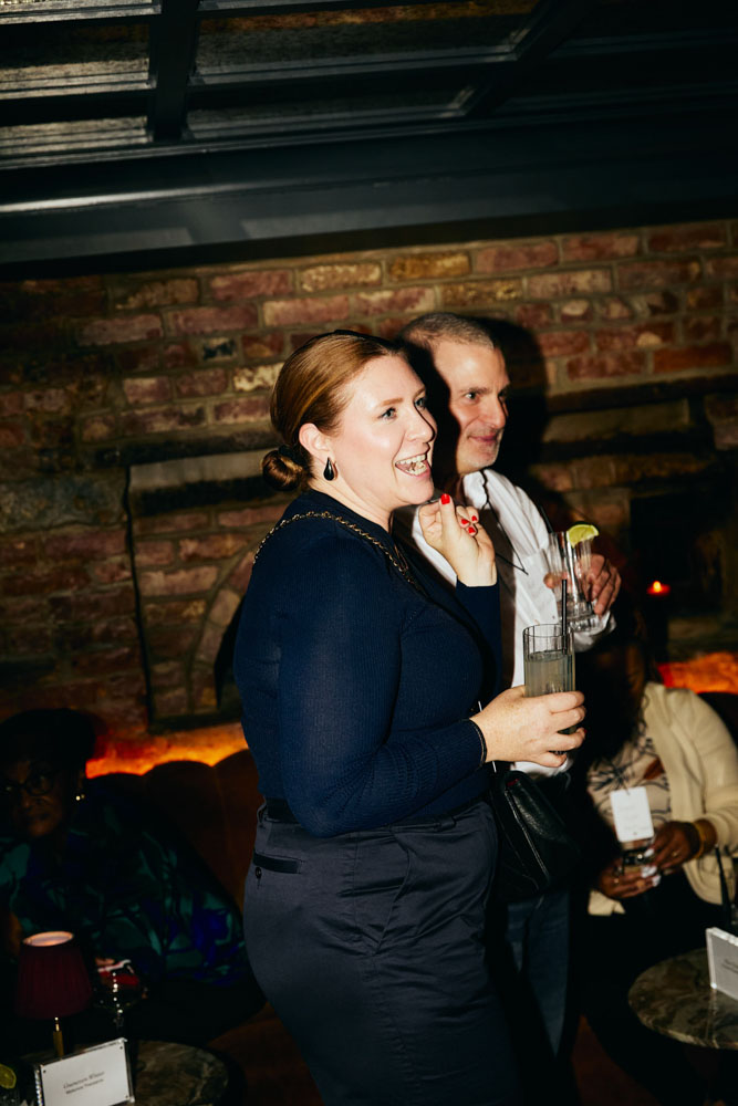 DH SALES24 S NY Travelpro 02