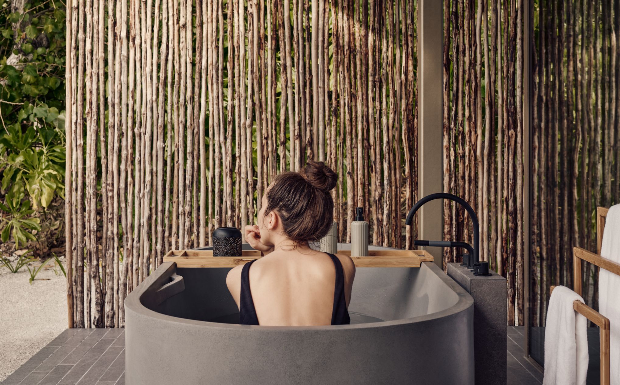 09 Hotels Enhancing Longevity Patina Maldives Bath