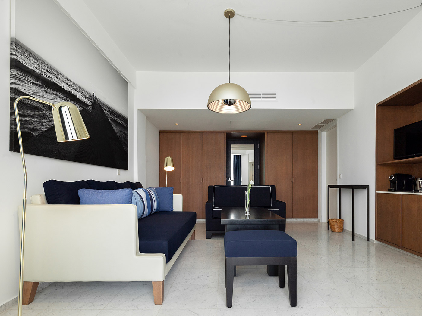 Almyra One Bedroom Suite R 02