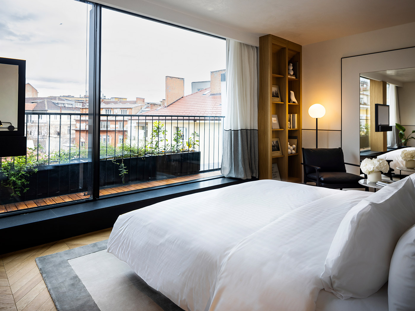 Juno Hotel Sofia Roomy King Sunkissed R 03