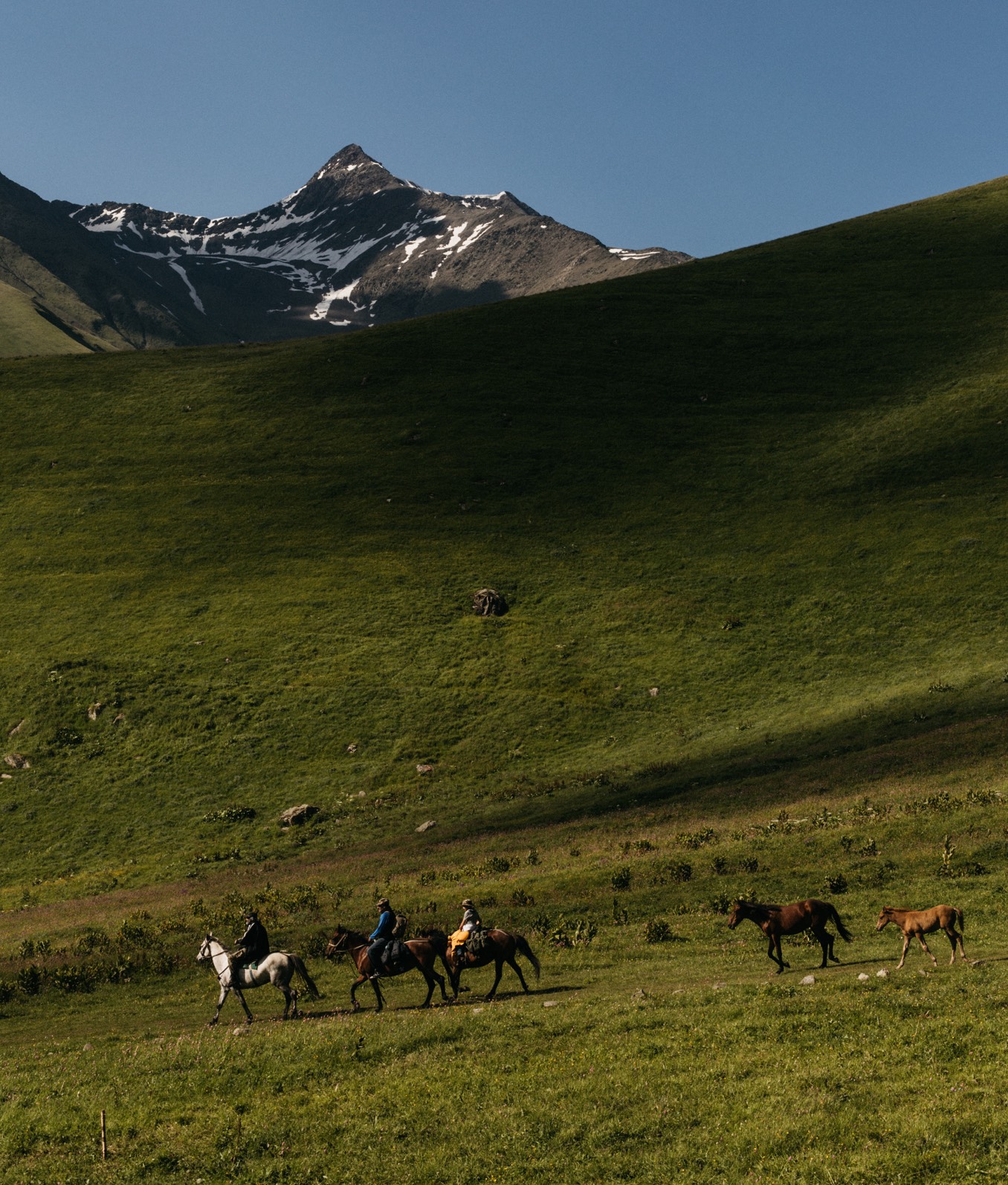 Rooms Hotel Kazbegi Theme Box 02 Mountain 1