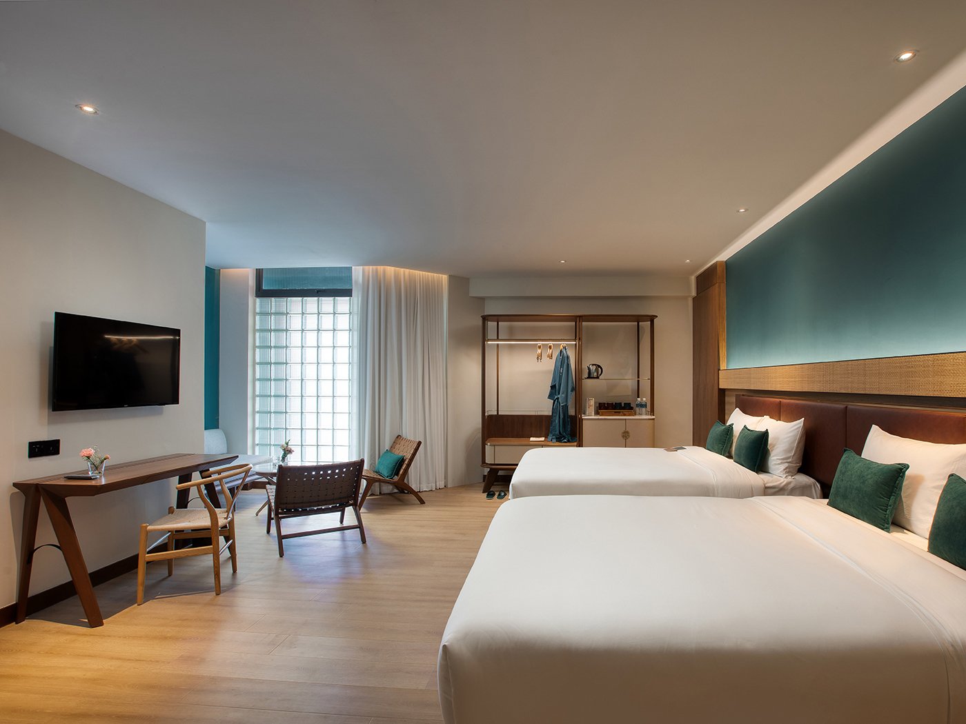 The Luma Family Extraordinary Suite R 01