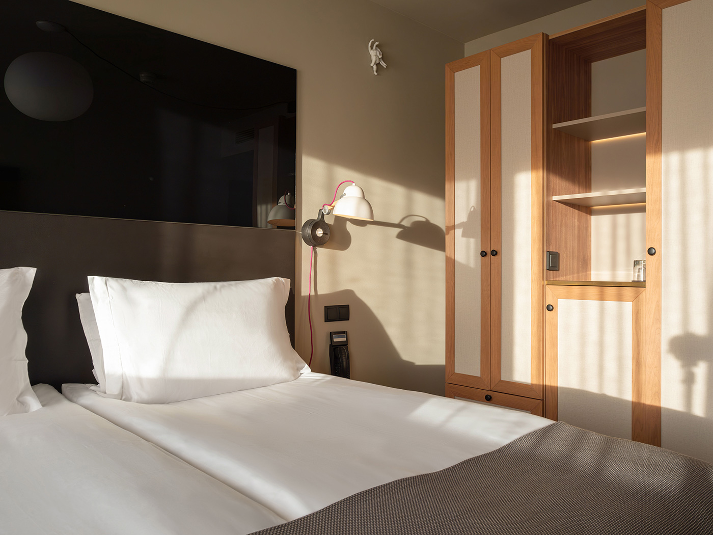 Nobis Stockholm Small Double R 01