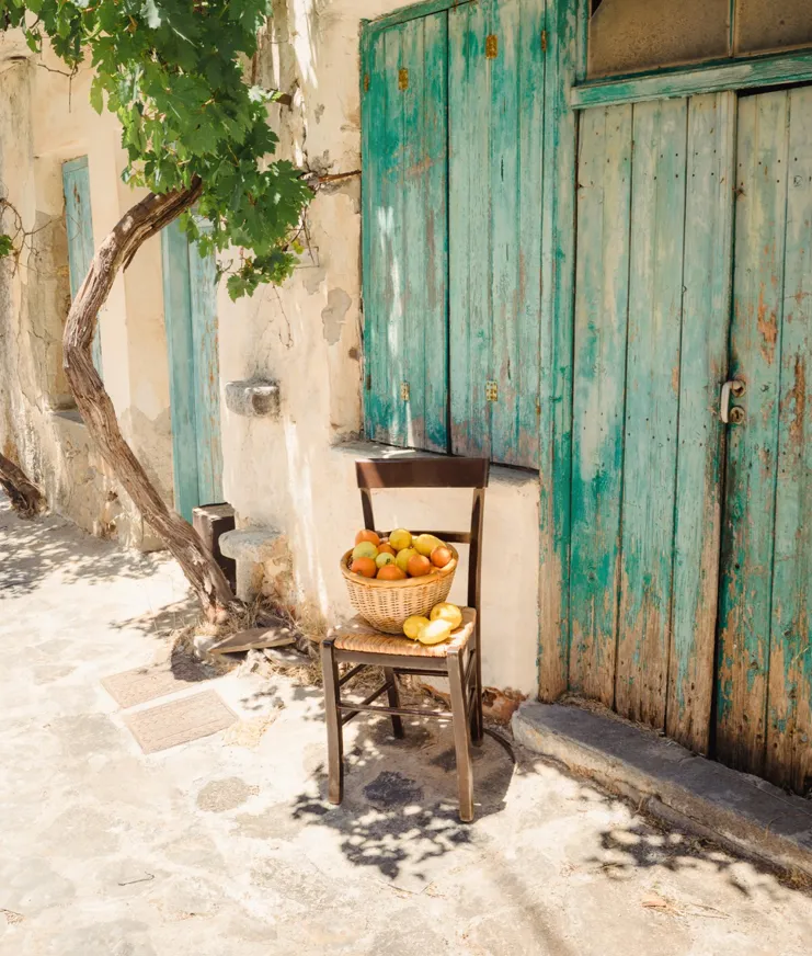 002 BP Weaving Myth And Tradition In Crete