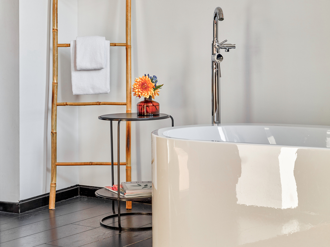 Sir Albert Sir Suite V2 R 02