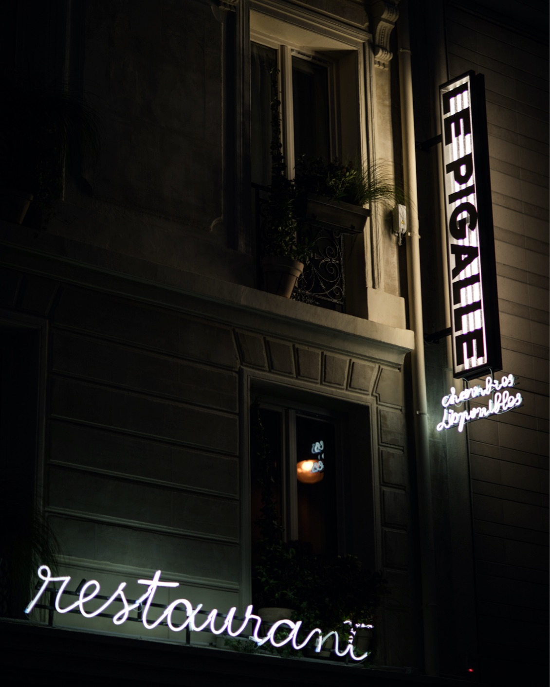 09 Destination Paris Le Pigalle Facade