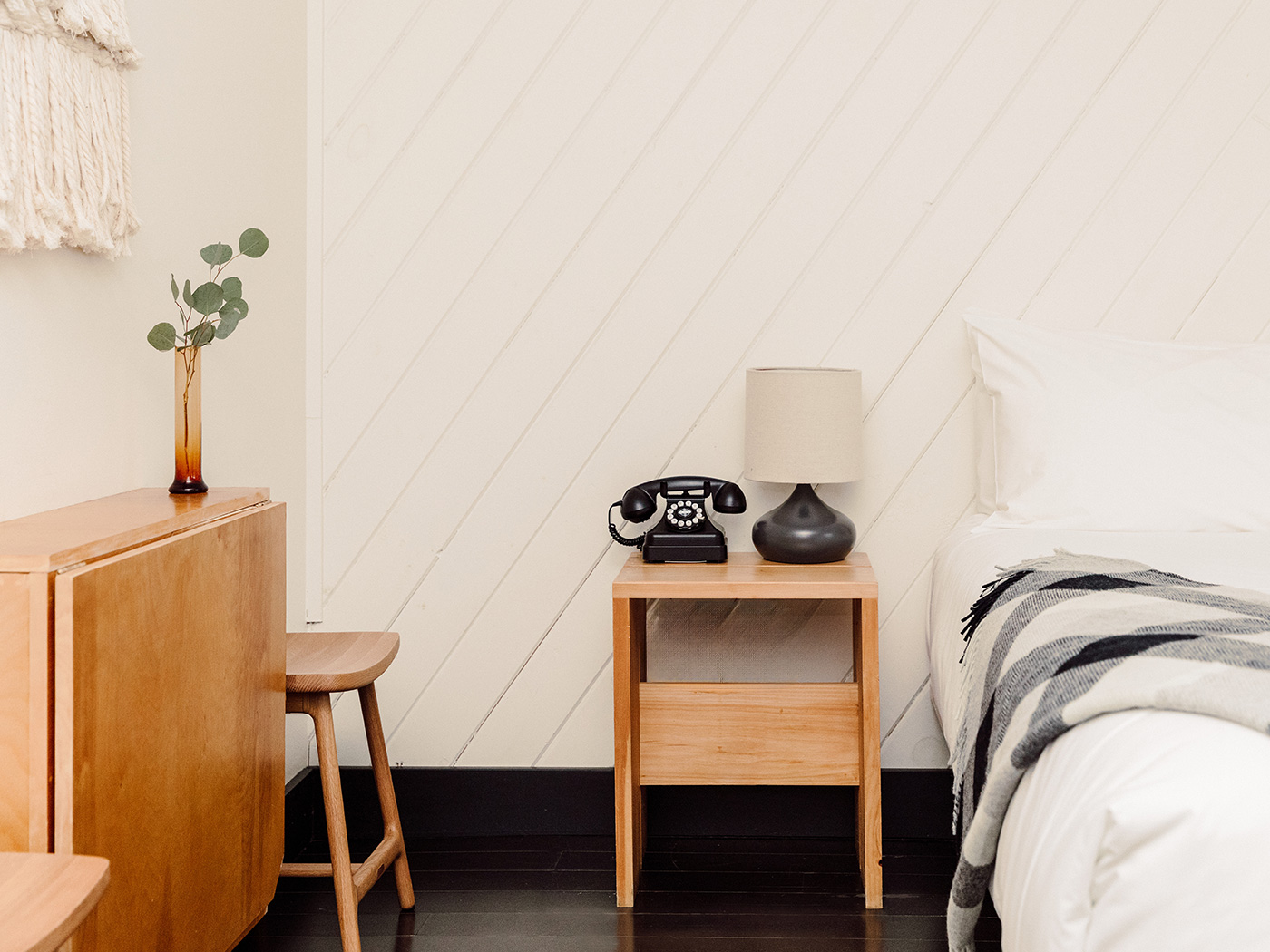 Scribners Catskill Lodge Mountain King R 03