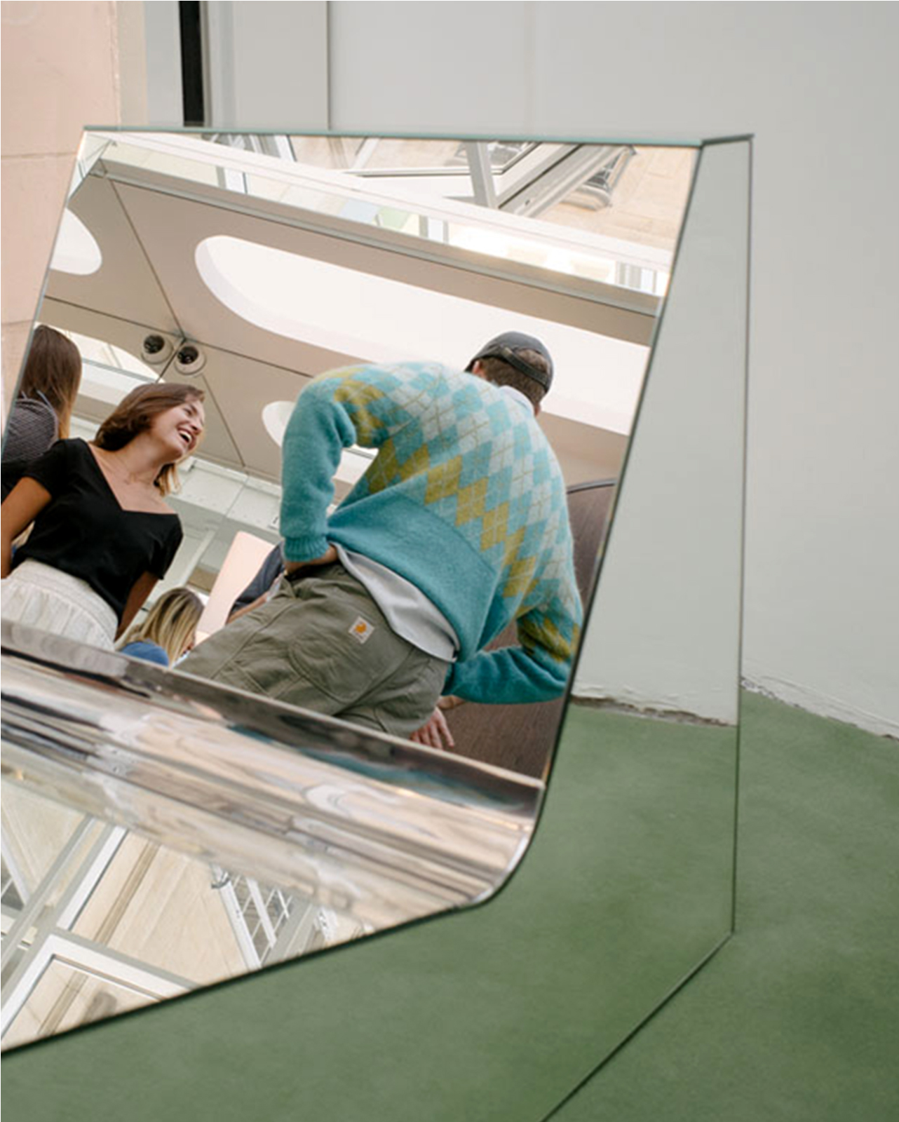 DH24 SALES CE Paris Travelpro Thumbnail