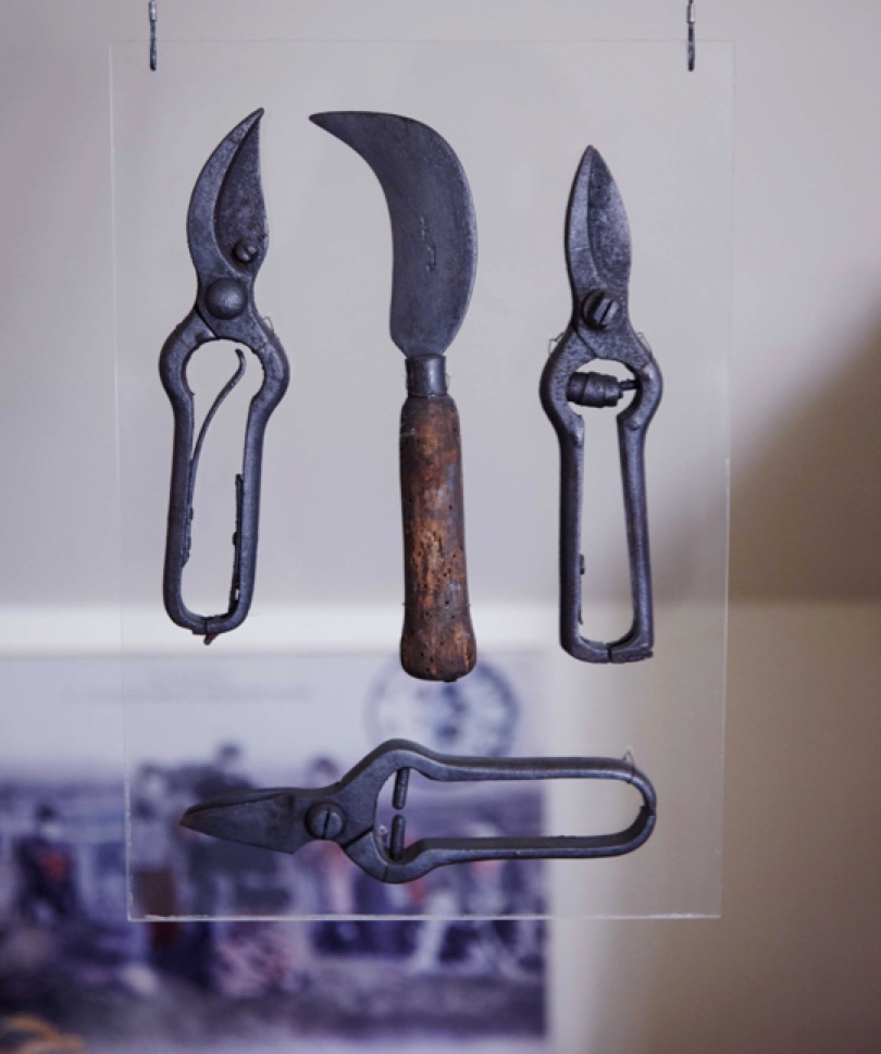 012 Chateau De La Resle Tools