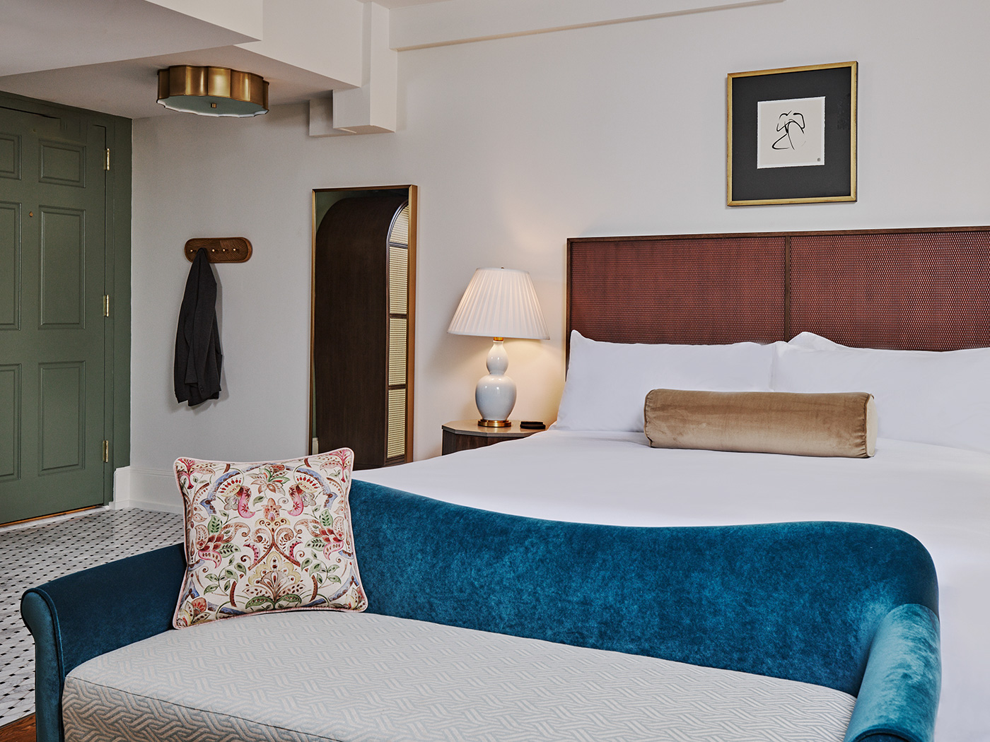 Hotel Granada Deluxe King Guestroom R 04