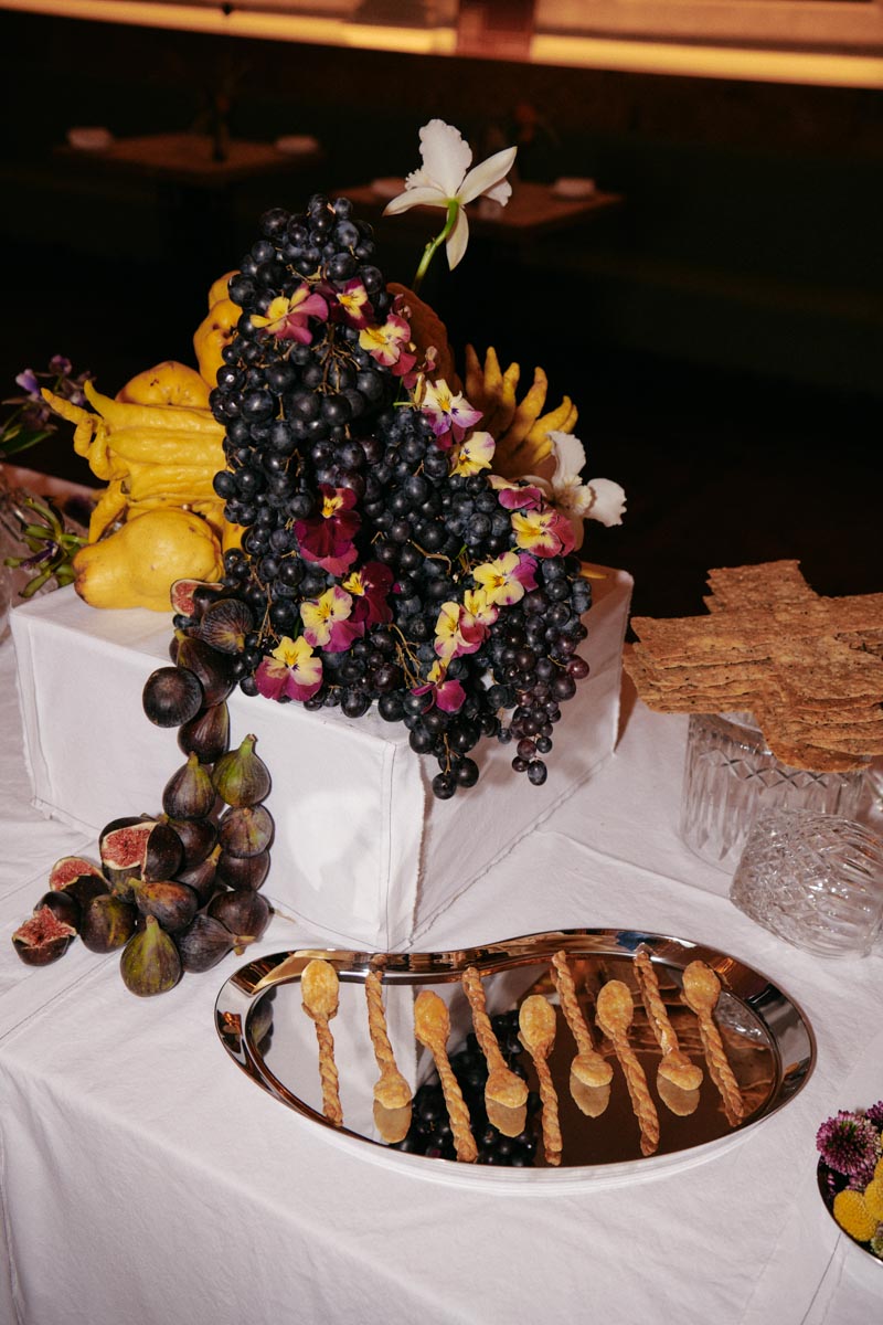 DH SALES23 S London Travel Pro 12