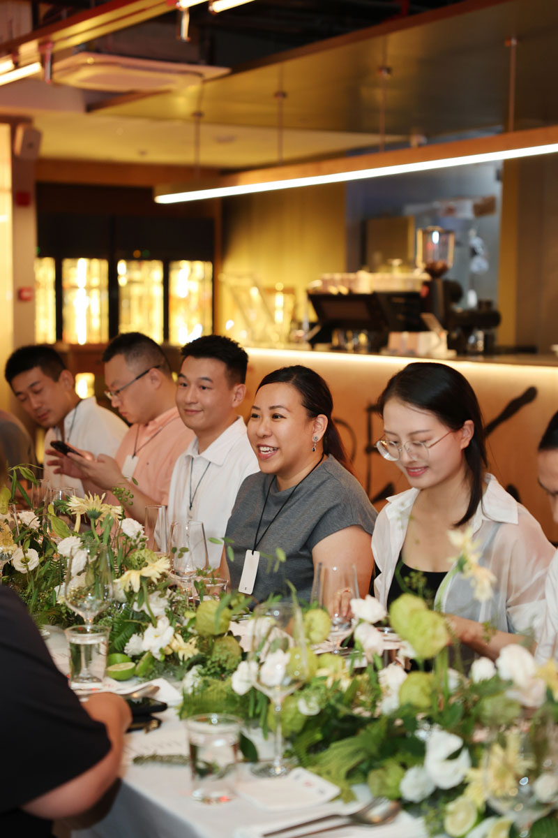 DH24 SALES S Chengdu Travelpro 19