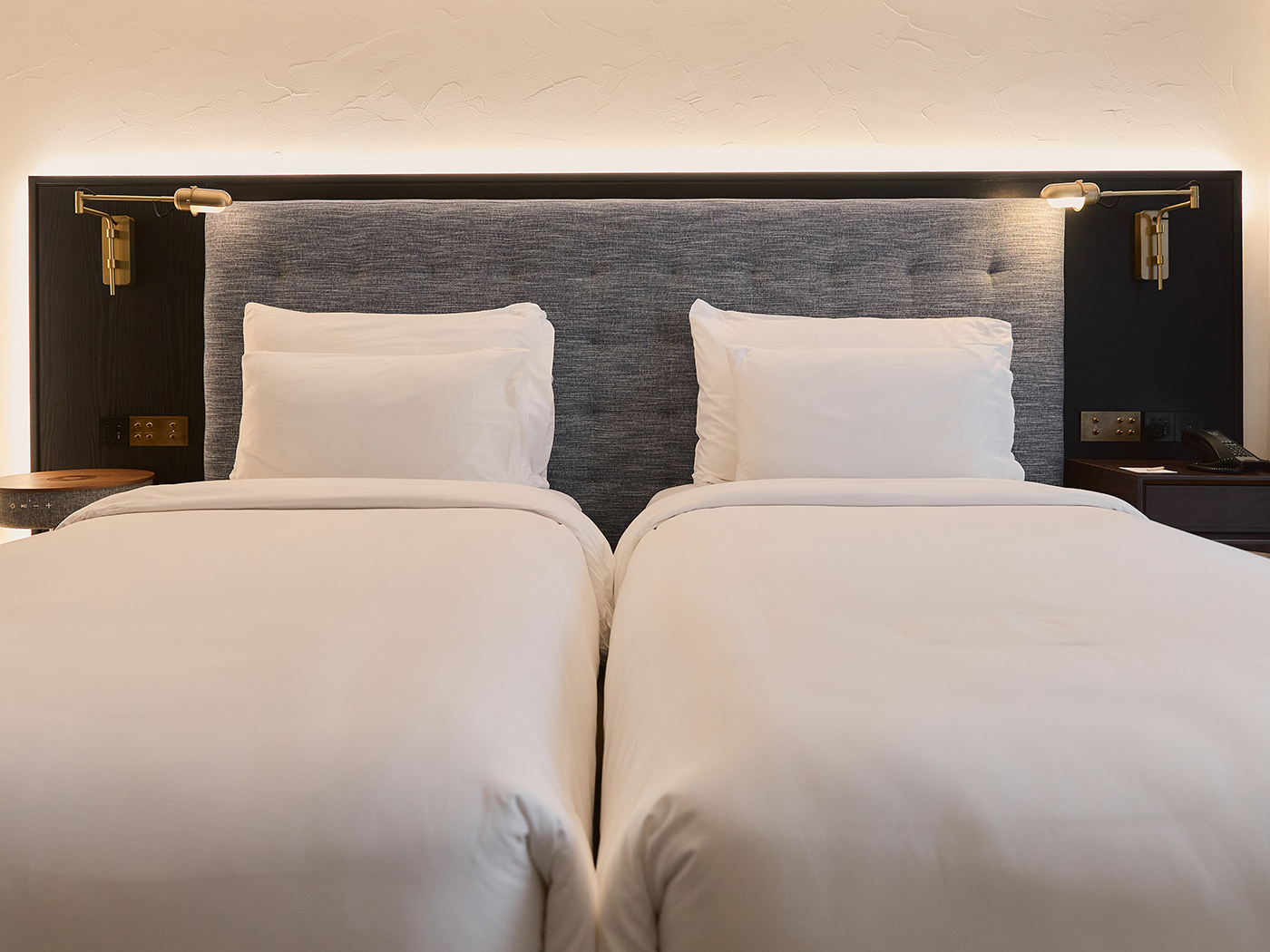 Public House Uptown Twin Room R V2 02