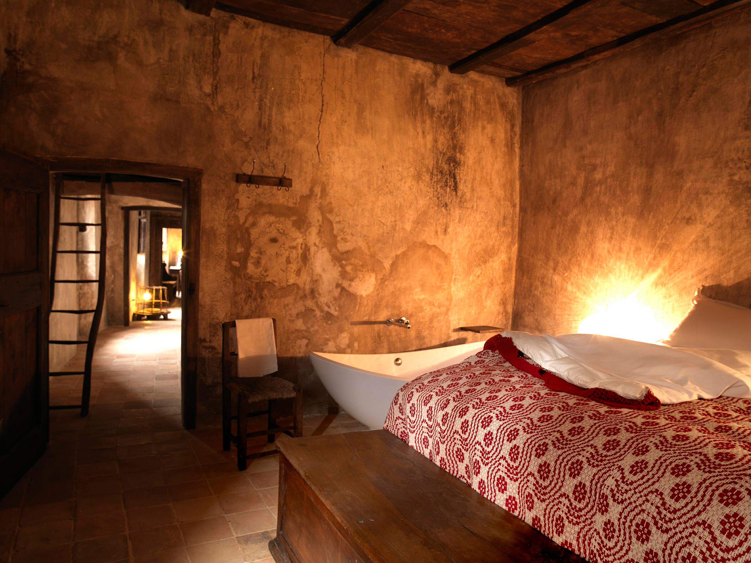 Sextantio Albergo Diffuso Bathtub in Santa Stefano Di Sessanio